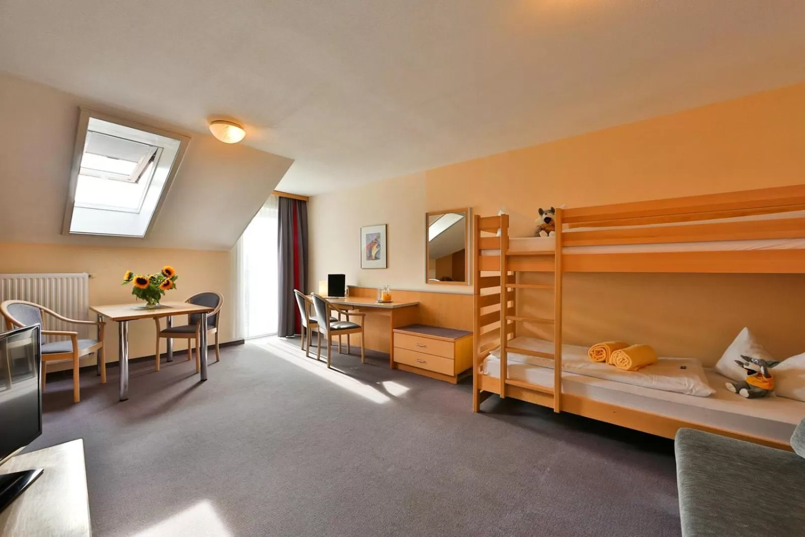 Standard Family Room in Sonnenhotel Bayerischer Hof inklusive freier Eintritt ins AquaFit Erlebnisbad