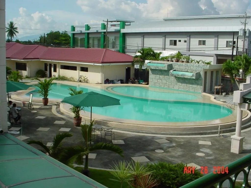 Swimming pool in Dottie's Place Hotel & Restaurant