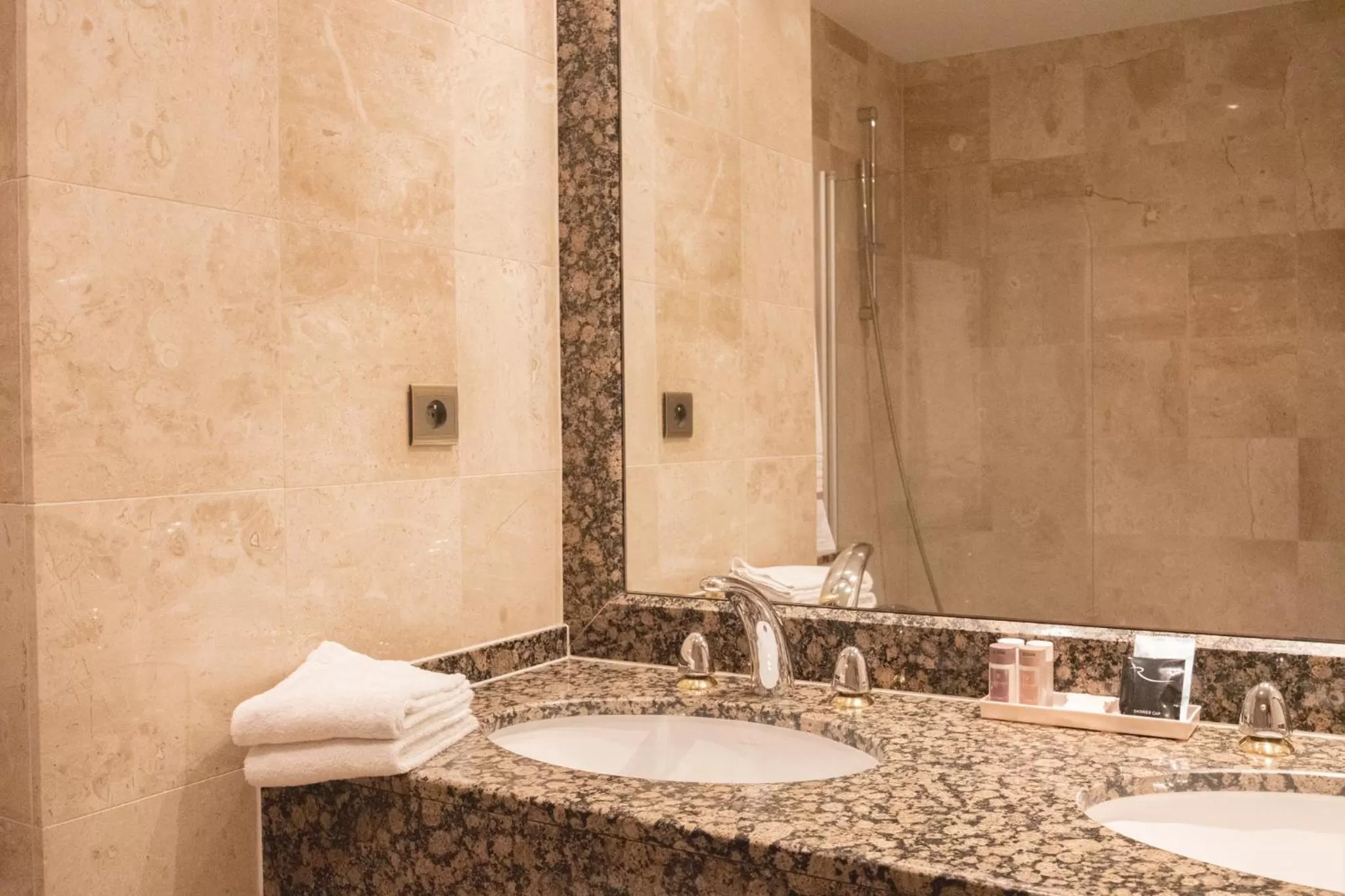 Bathroom in Hôtel Régent Contades