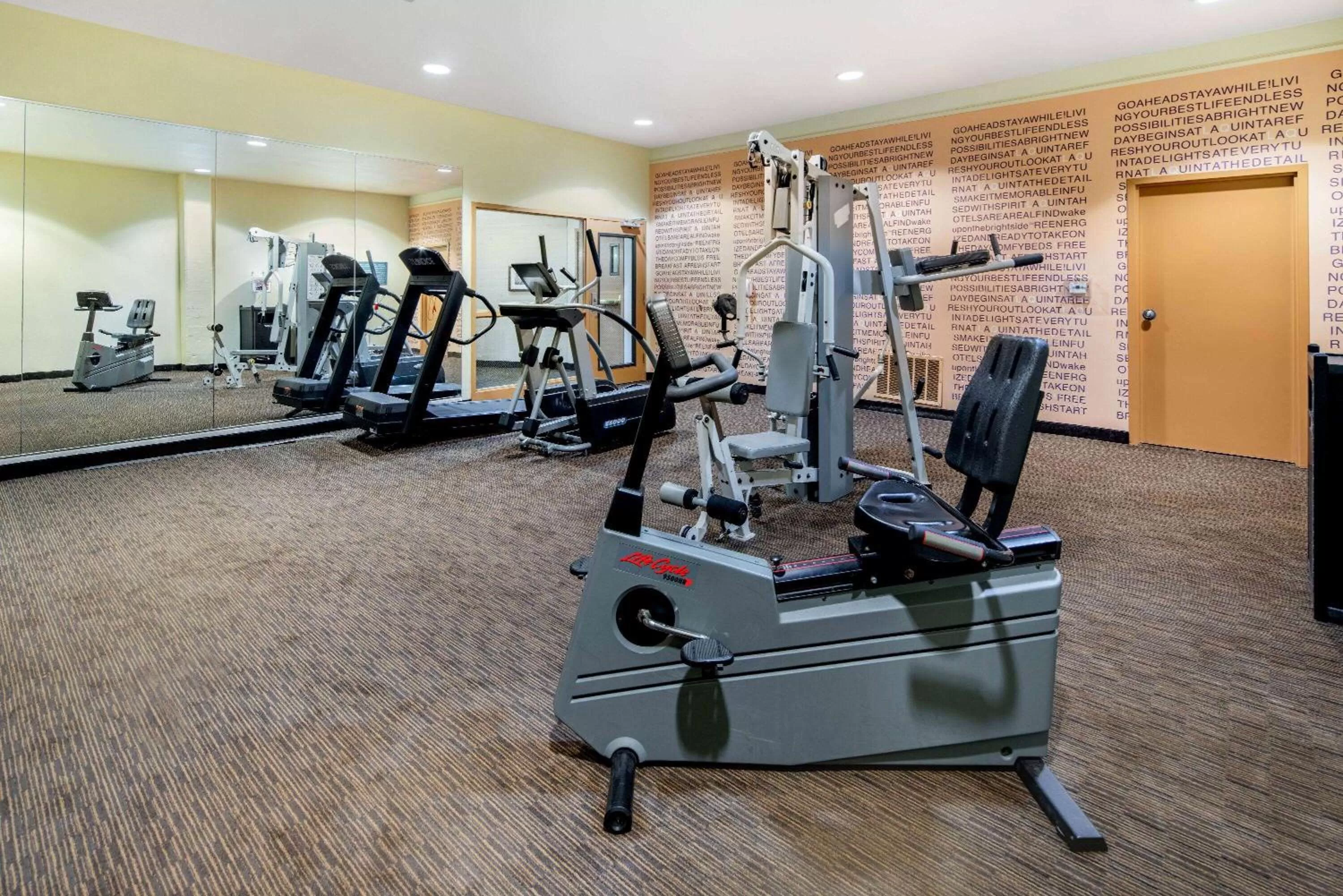 Fitness centre/facilities in La Quinta Inn & Suites by Wyndham Irvine Spectrum