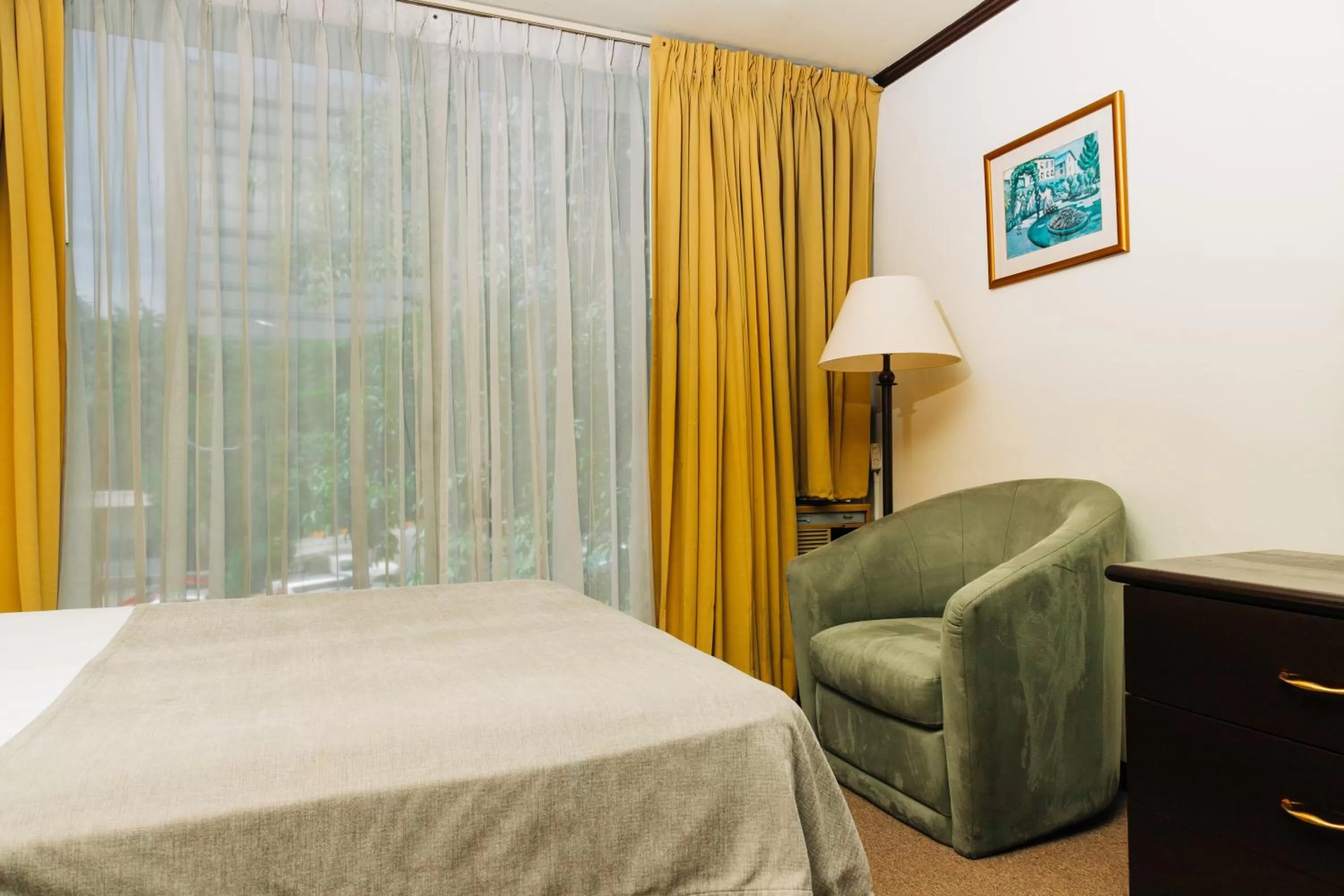 Bed in Plaza Hotel and Suites