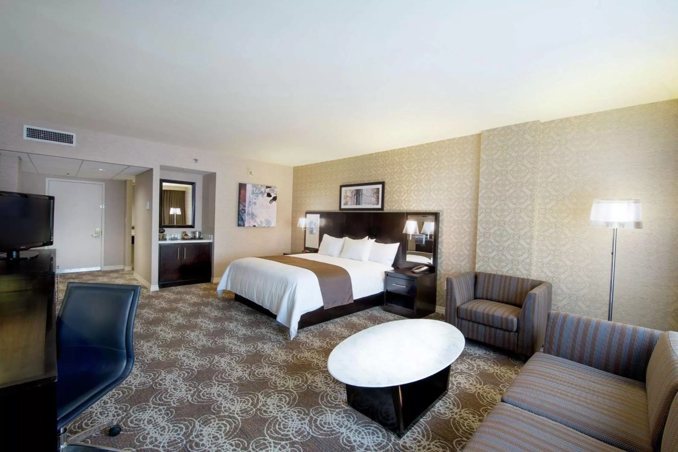 Bedroom, Bed in DoubleTree by Hilton Binghamton