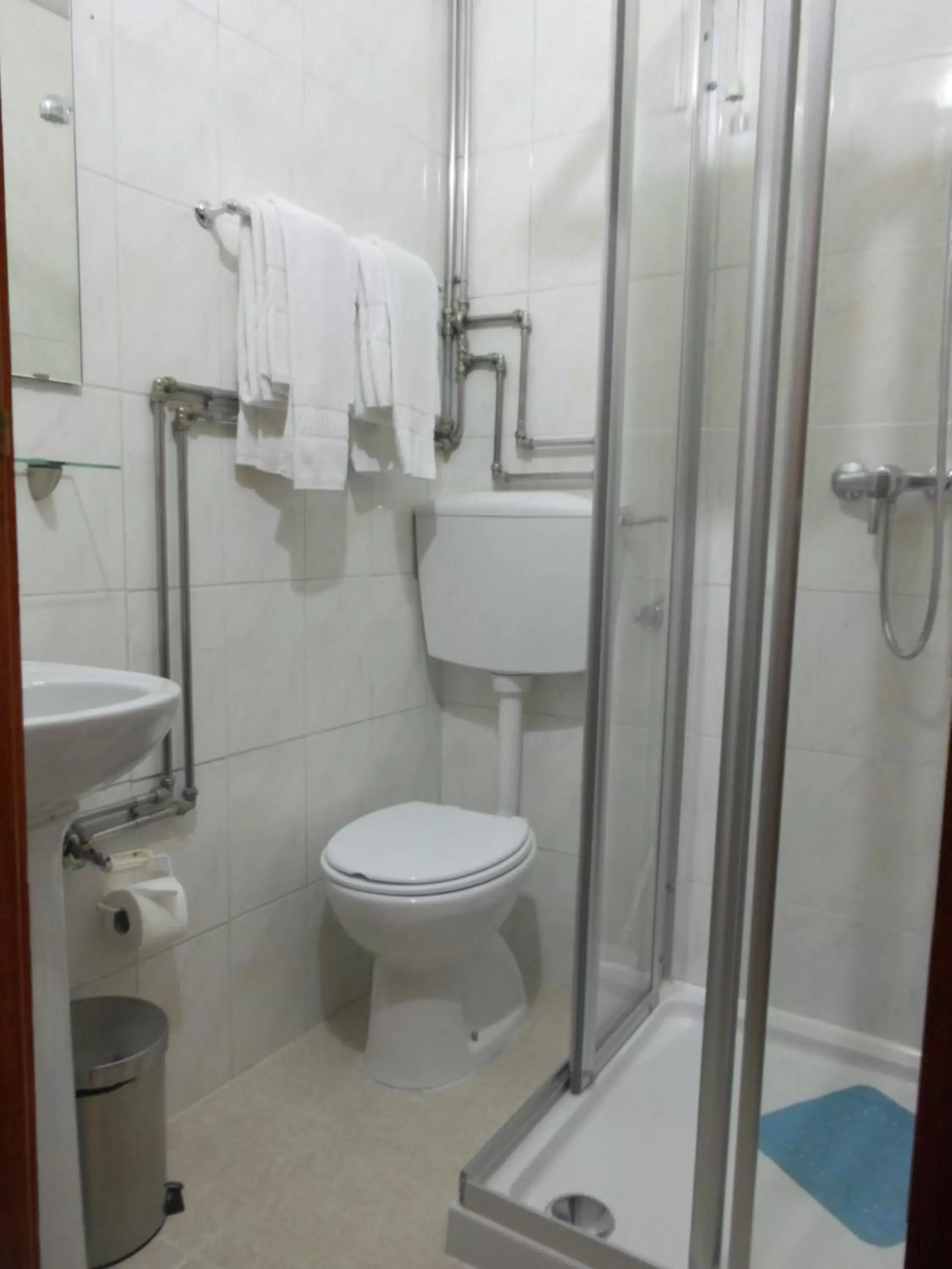 Twin Room in Hotel Larbelo Twin Room in Hotel Larbelo