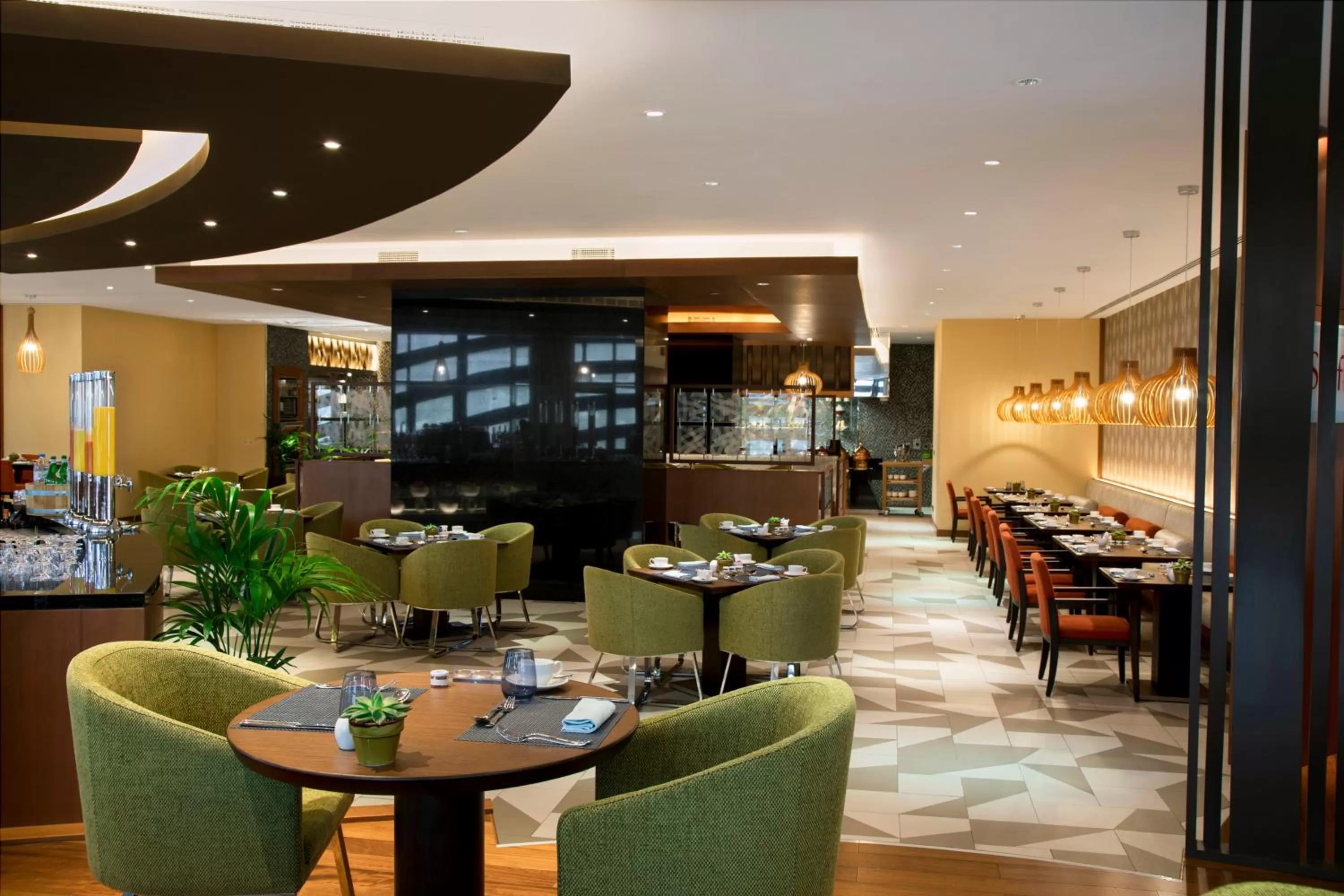 Restaurant/places to eat in Pearl Rotana Capital Centre