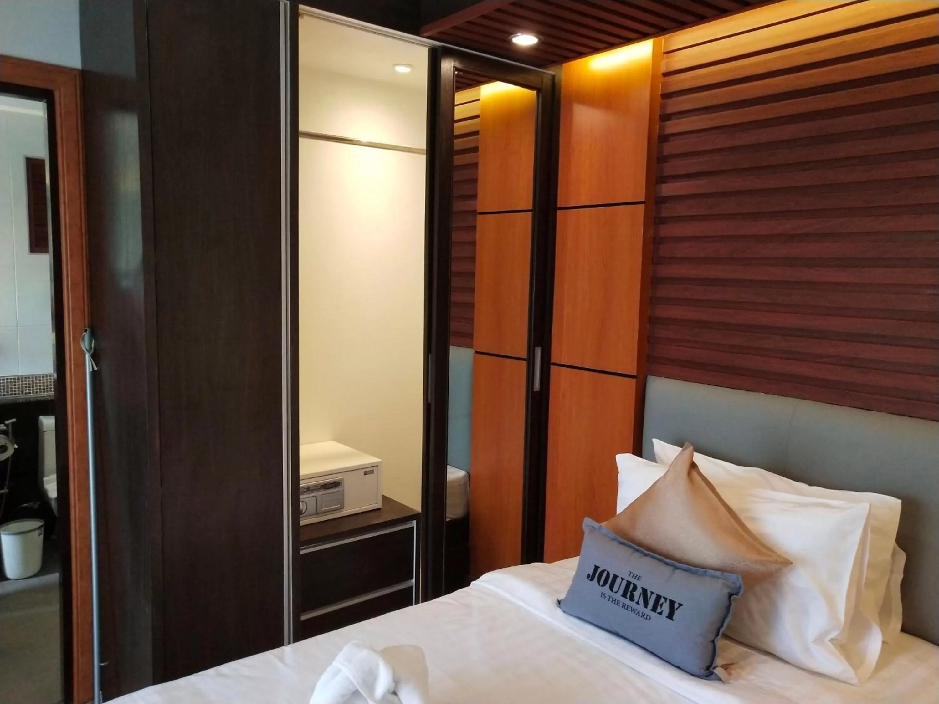 Decorative detail, Bed in Hotel De Wualai