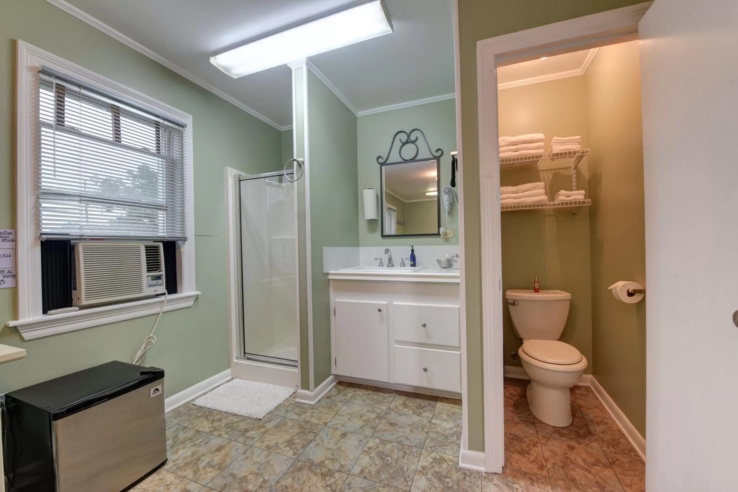 Bathroom in A Chateau on the Bayou Bed & Breakfast
