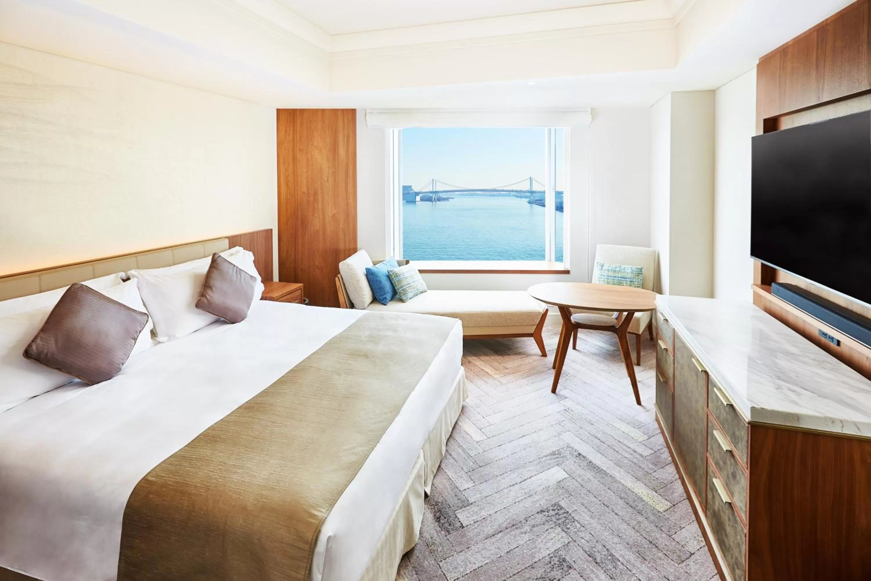 Photo of the whole room, Bed in InterContinental Tokyo Bay by IHG