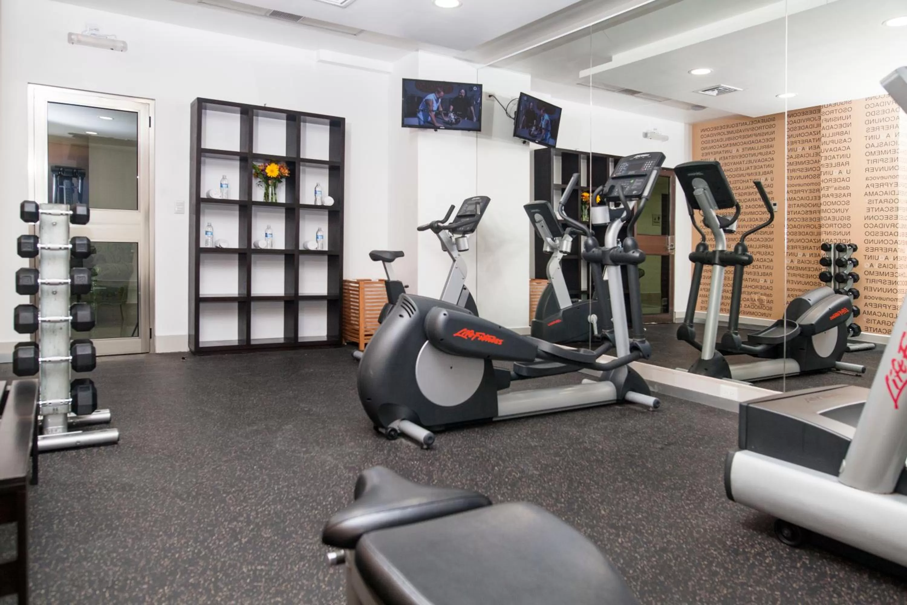 Fitness centre/facilities in Wyndham Garden Cancun Downtown