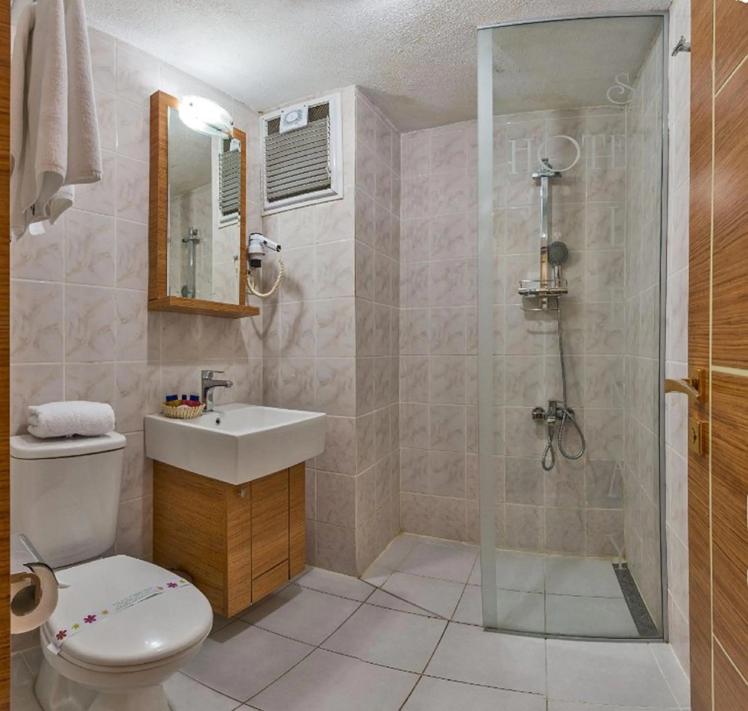 Bathroom in Selenay Hotel