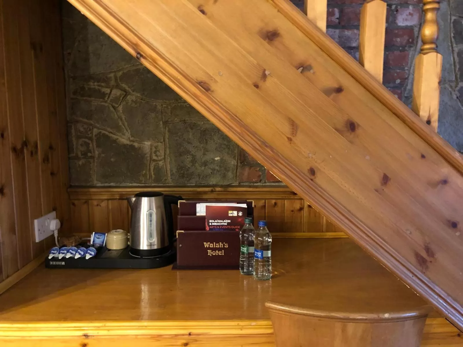 Coffee/tea facilities in Walsh's Hotel and Apartments