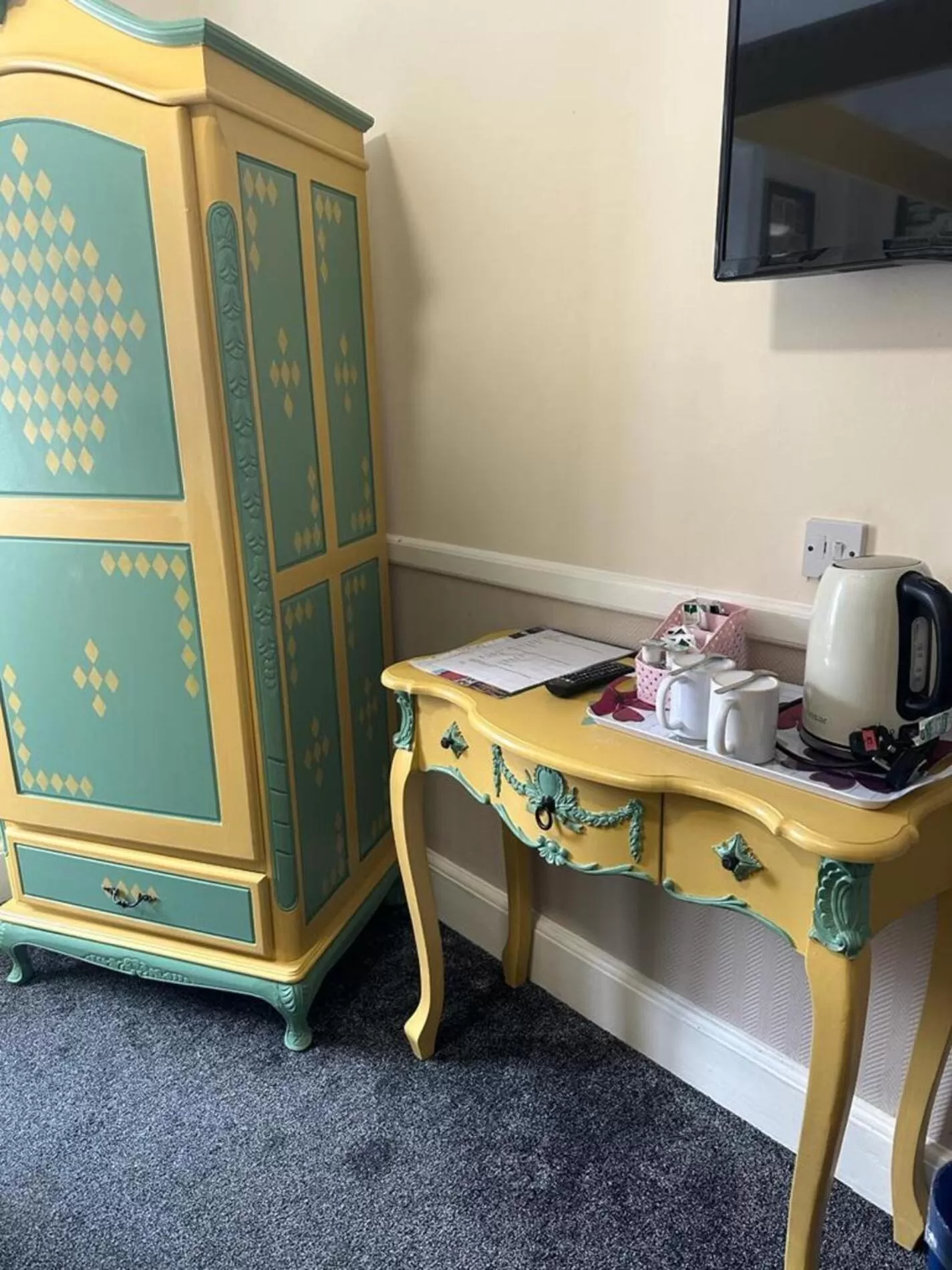 Coffee/tea facilities in Hatters Hotel