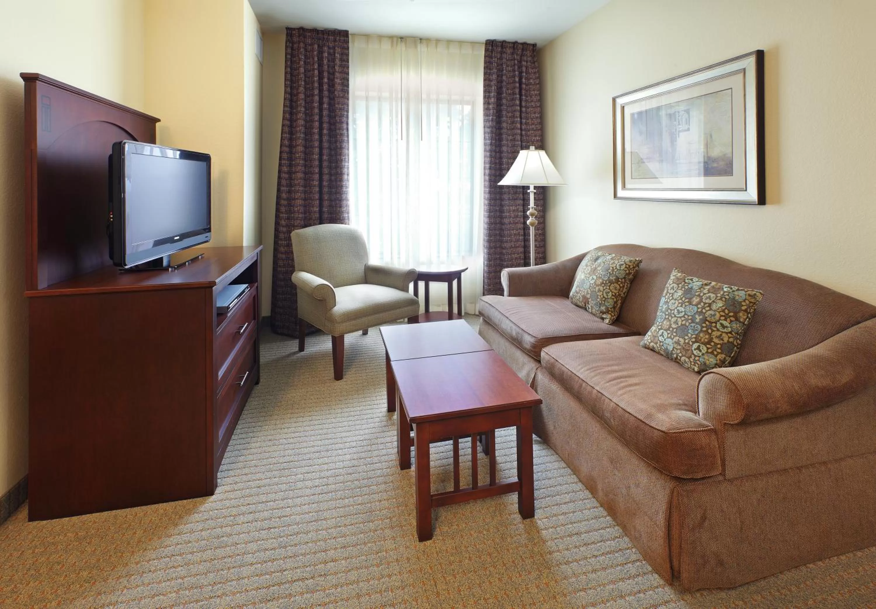 Living room in Staybridge Suites Hot Springs by IHG