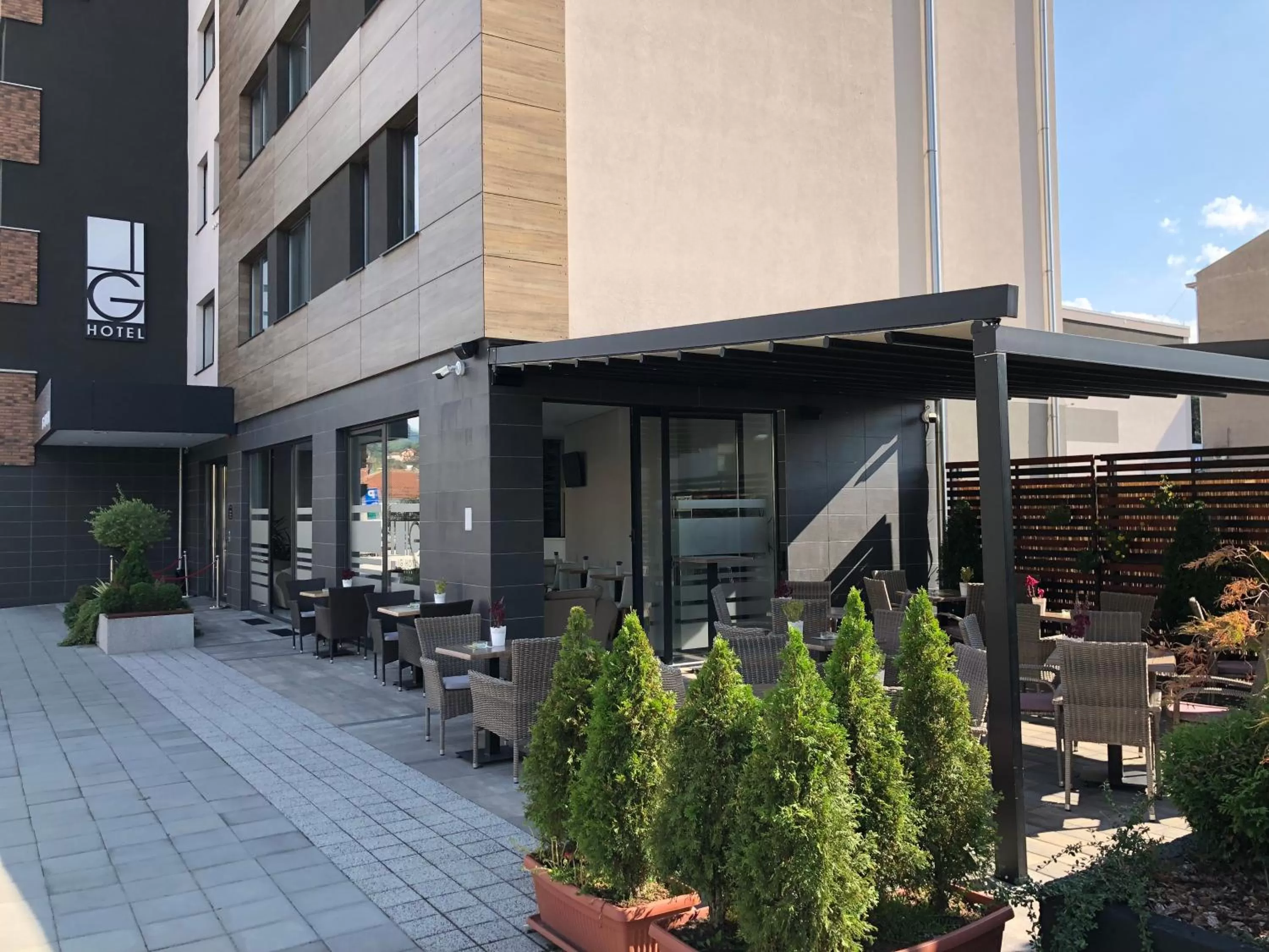 Facade/entrance in IG Hotel