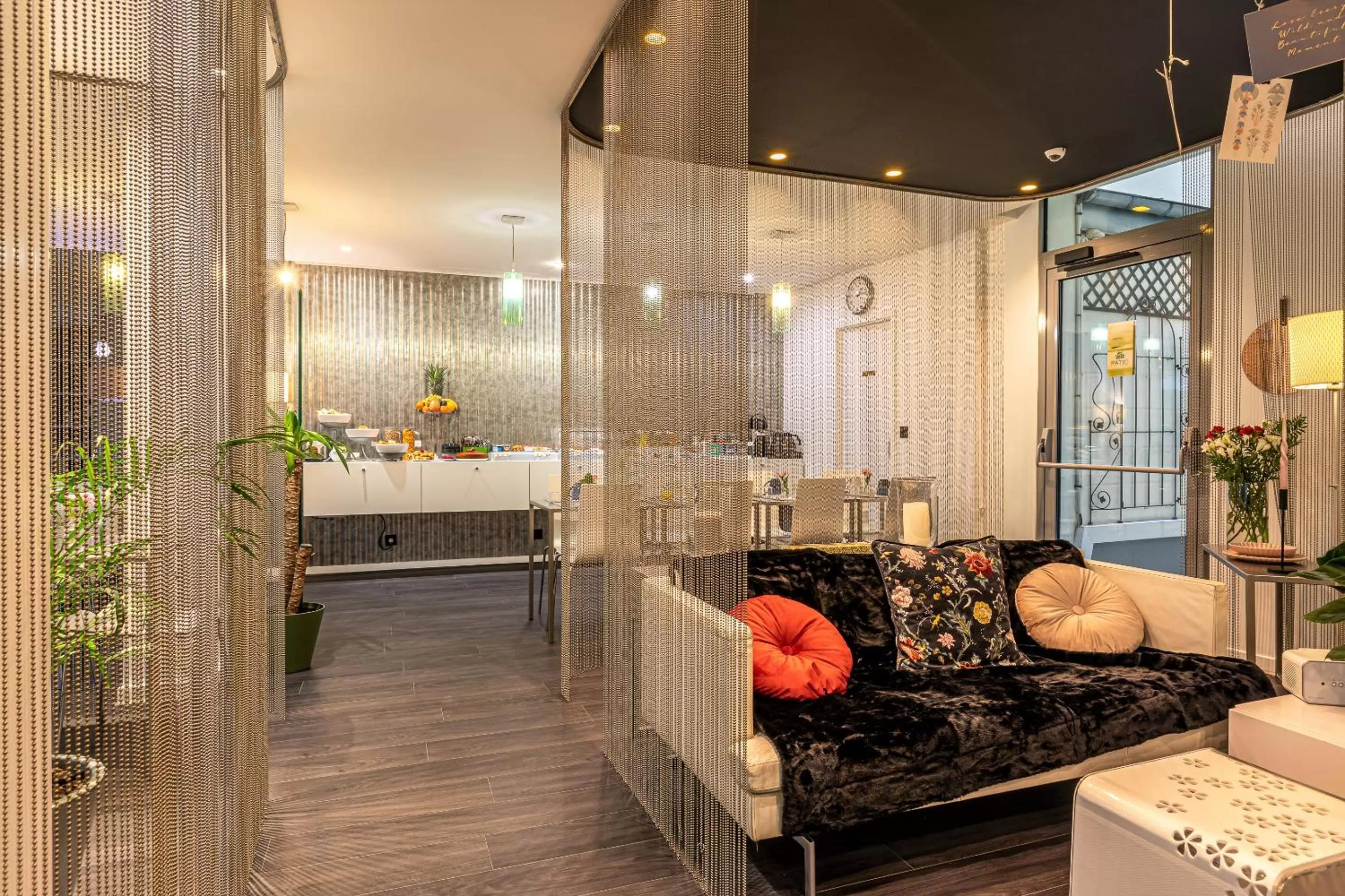 Living room in Hotel Glasgow Monceau by Patrick Hayat