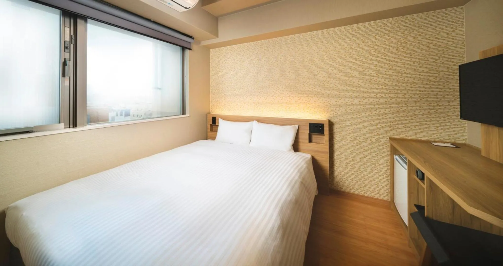 Bed in HOTEL SANSUI NAHA Ryukyu Onsen Naminoue-No-Yu