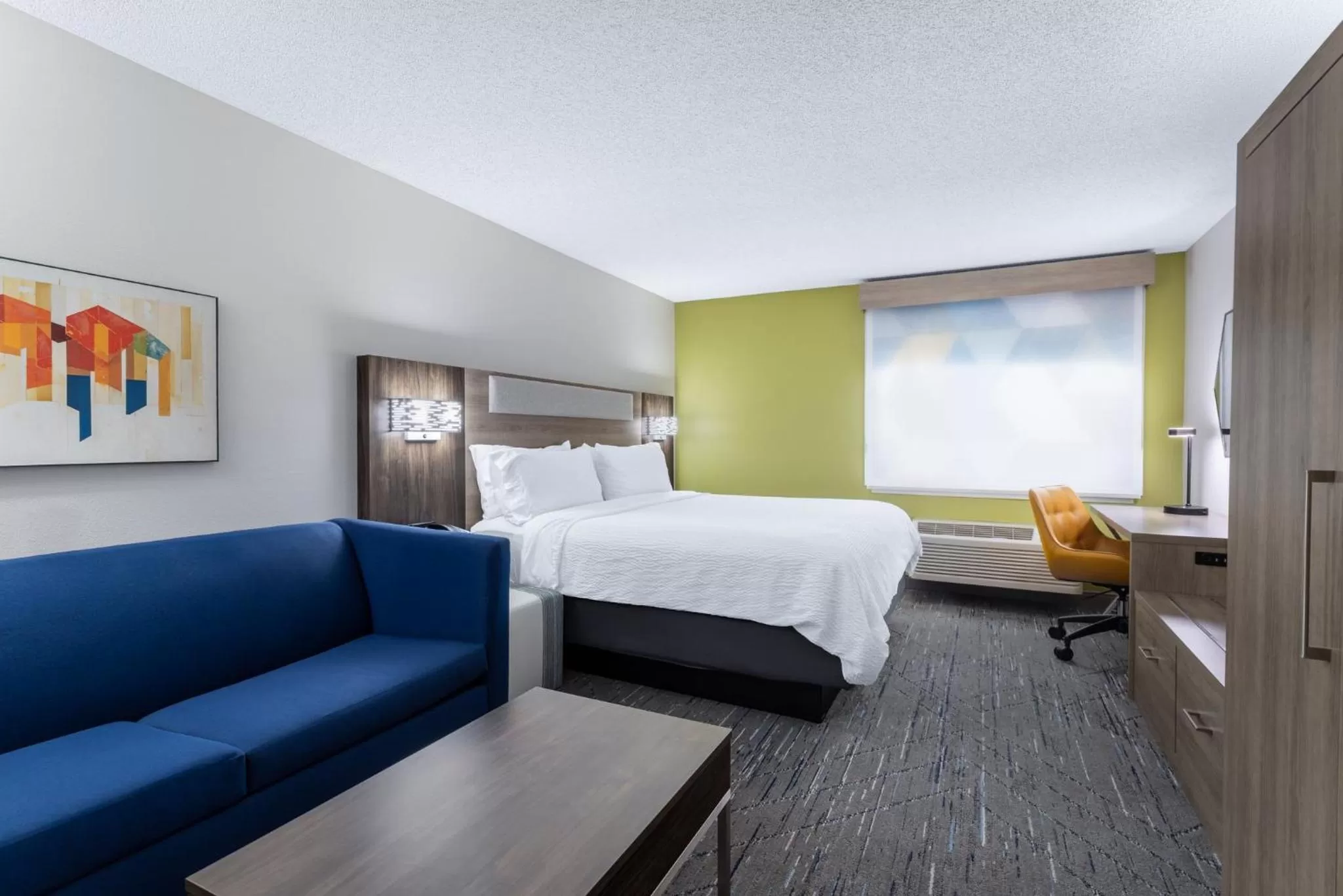 Photo of the whole room, Bed in Holiday Inn Express Hotel & Suites-St. Paul by IHG
