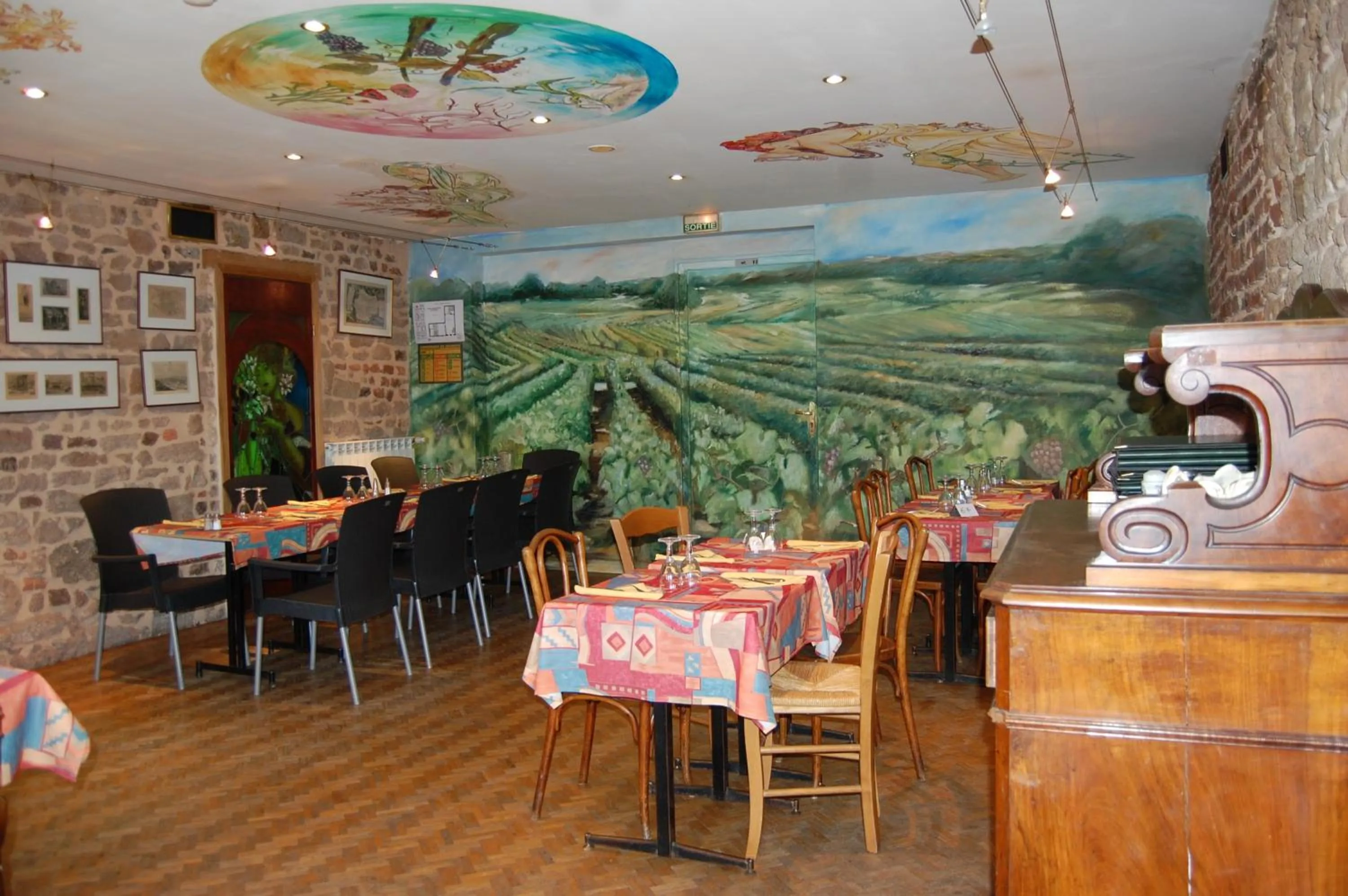 Restaurant/places to eat in Hôtel Restaurant La Belle Epoque