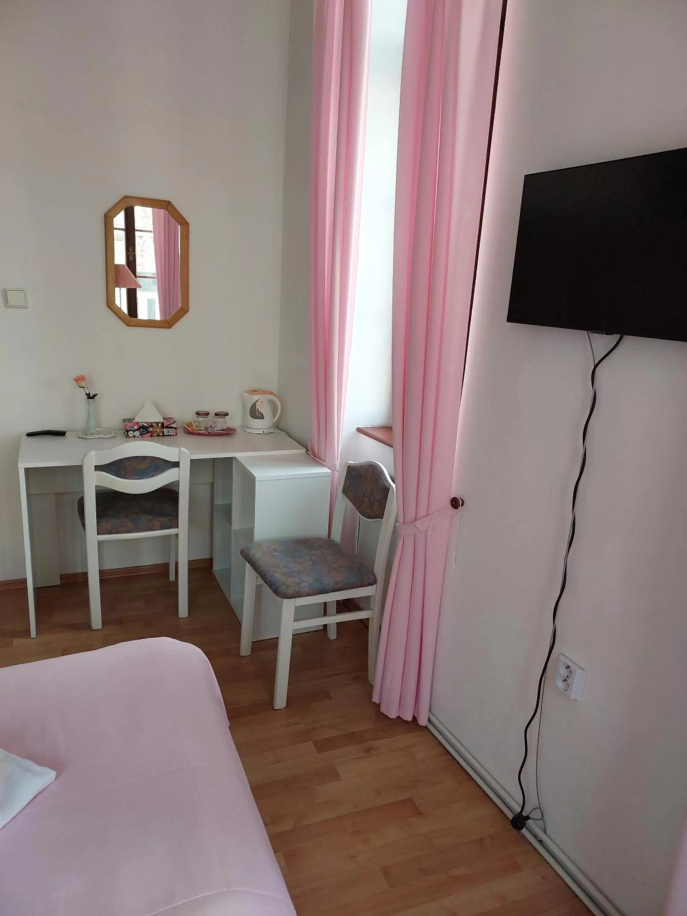 TV/Entertainment Center in Hotel Asila