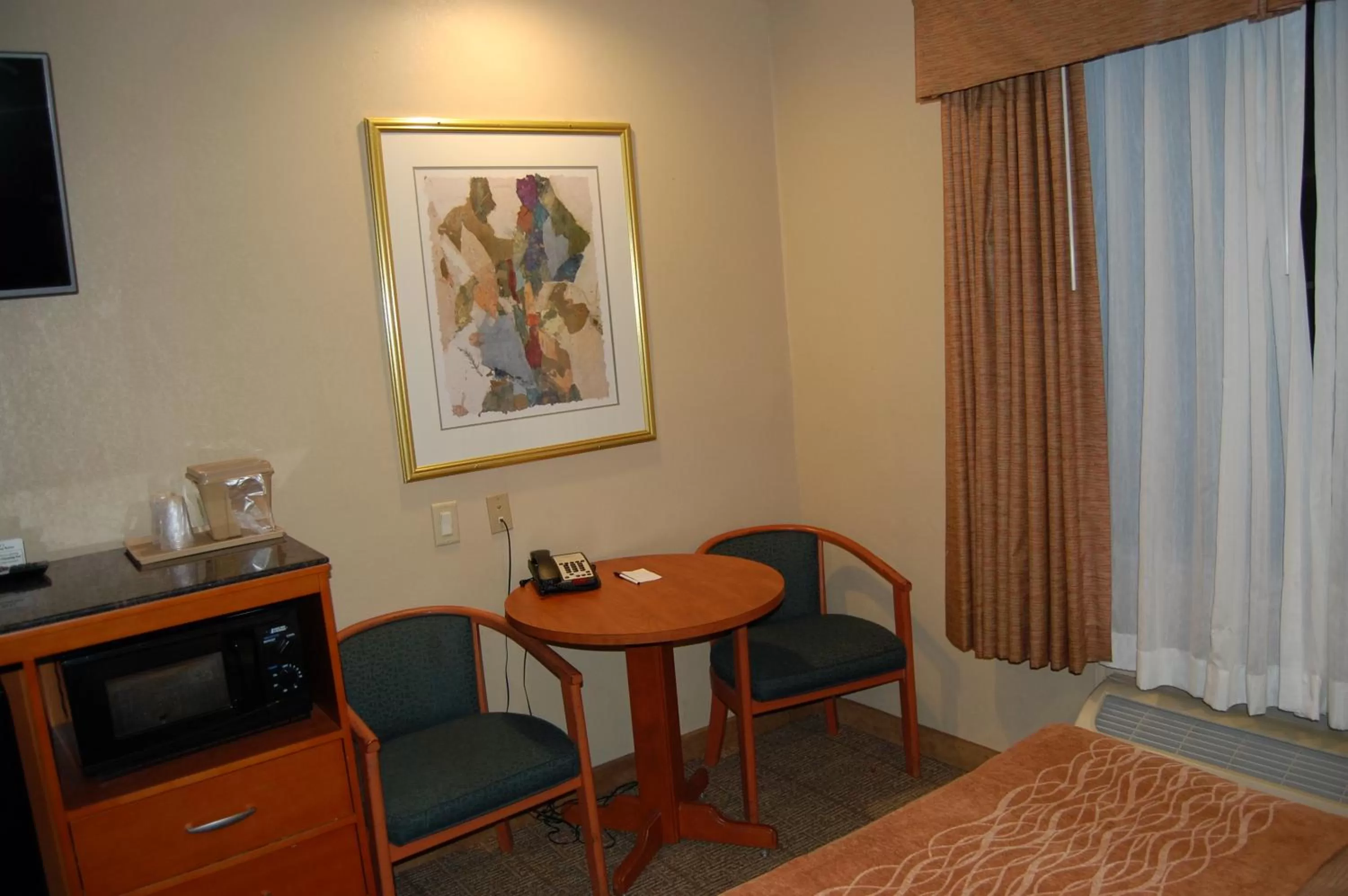 Seating area in Pleasant Hill Inn