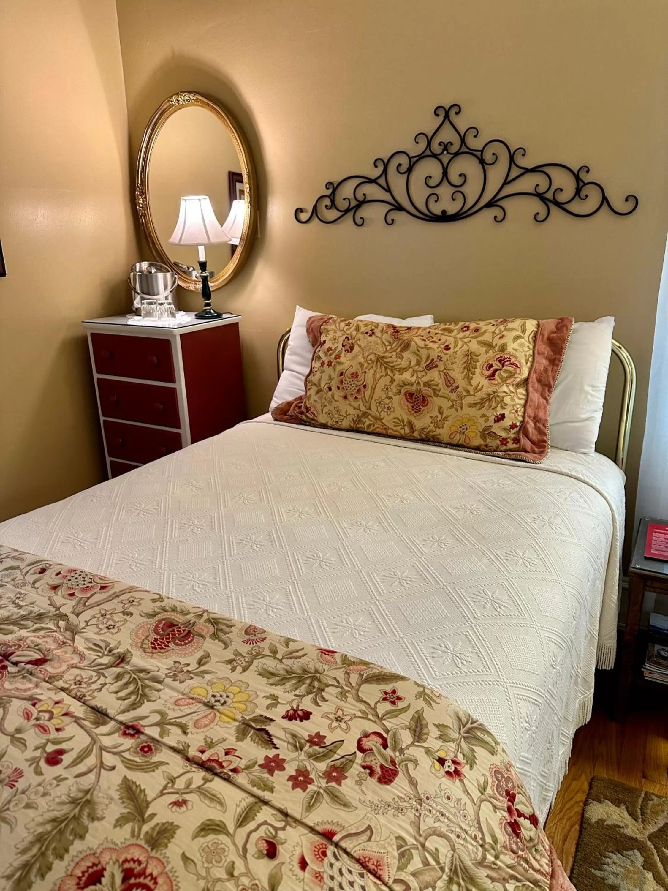 Bed in Red Rocker Inn