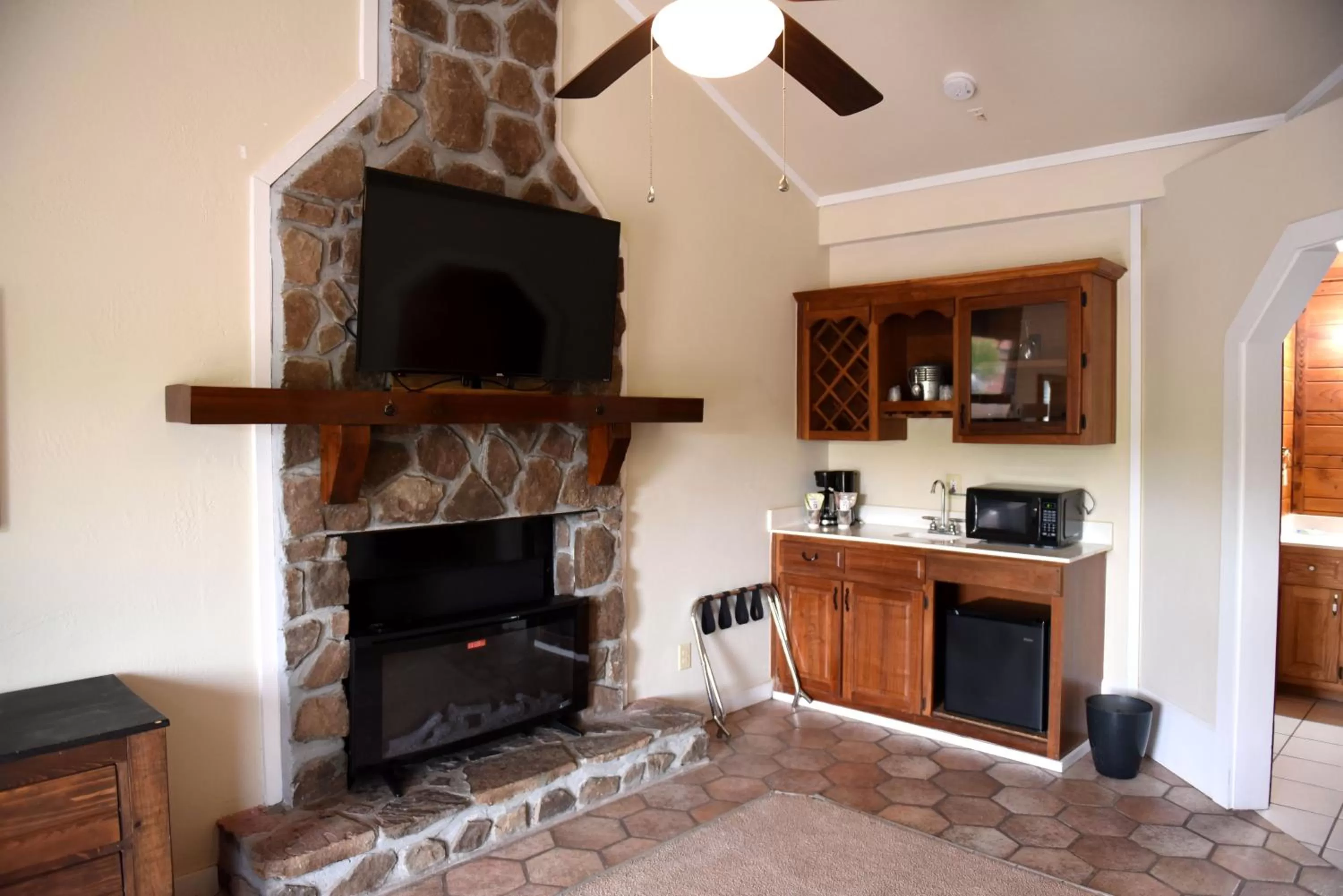 TV and multimedia in Heidi Motel - Helen