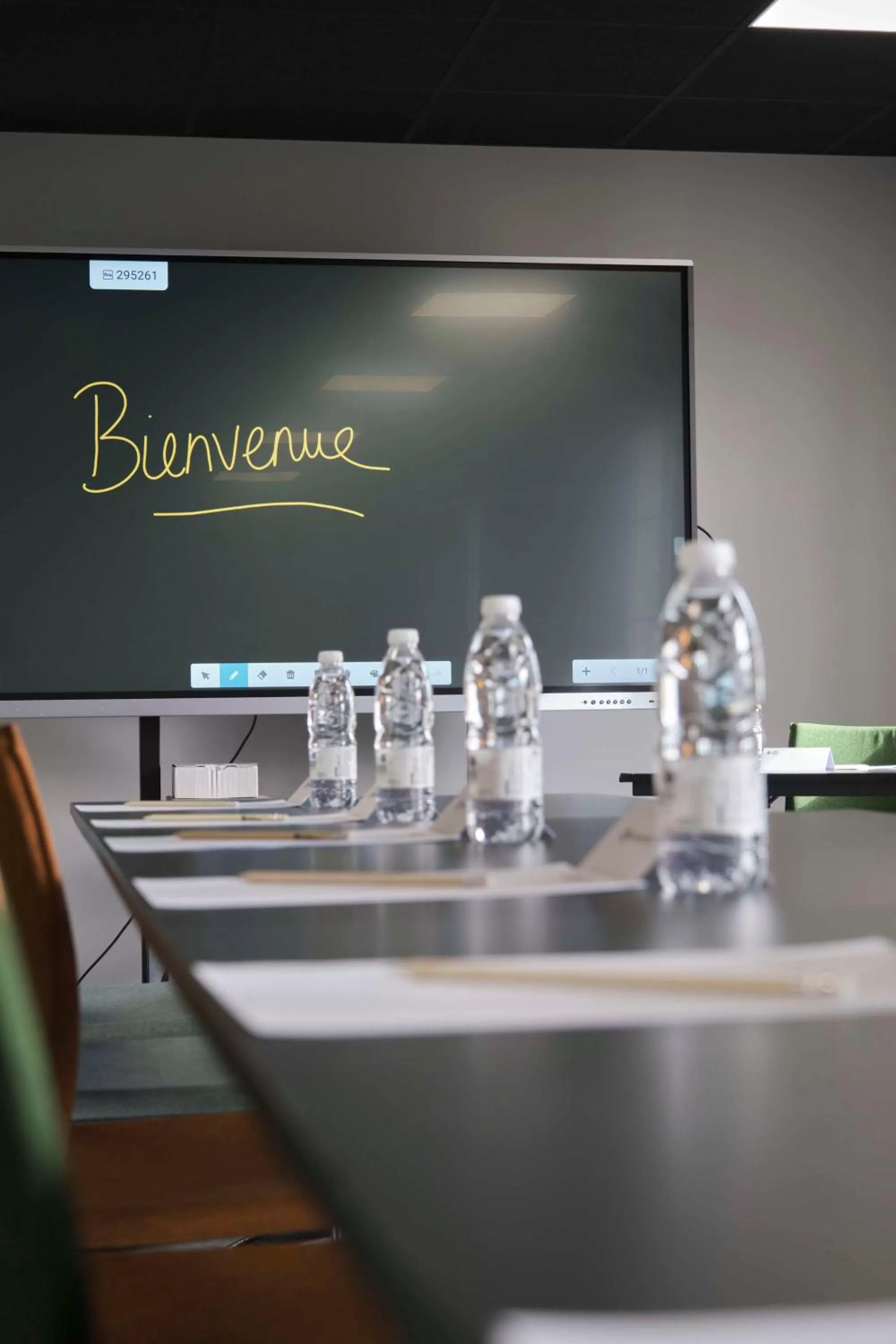 Meeting/conference room in Best Western Plus Le Canard sur le Toit