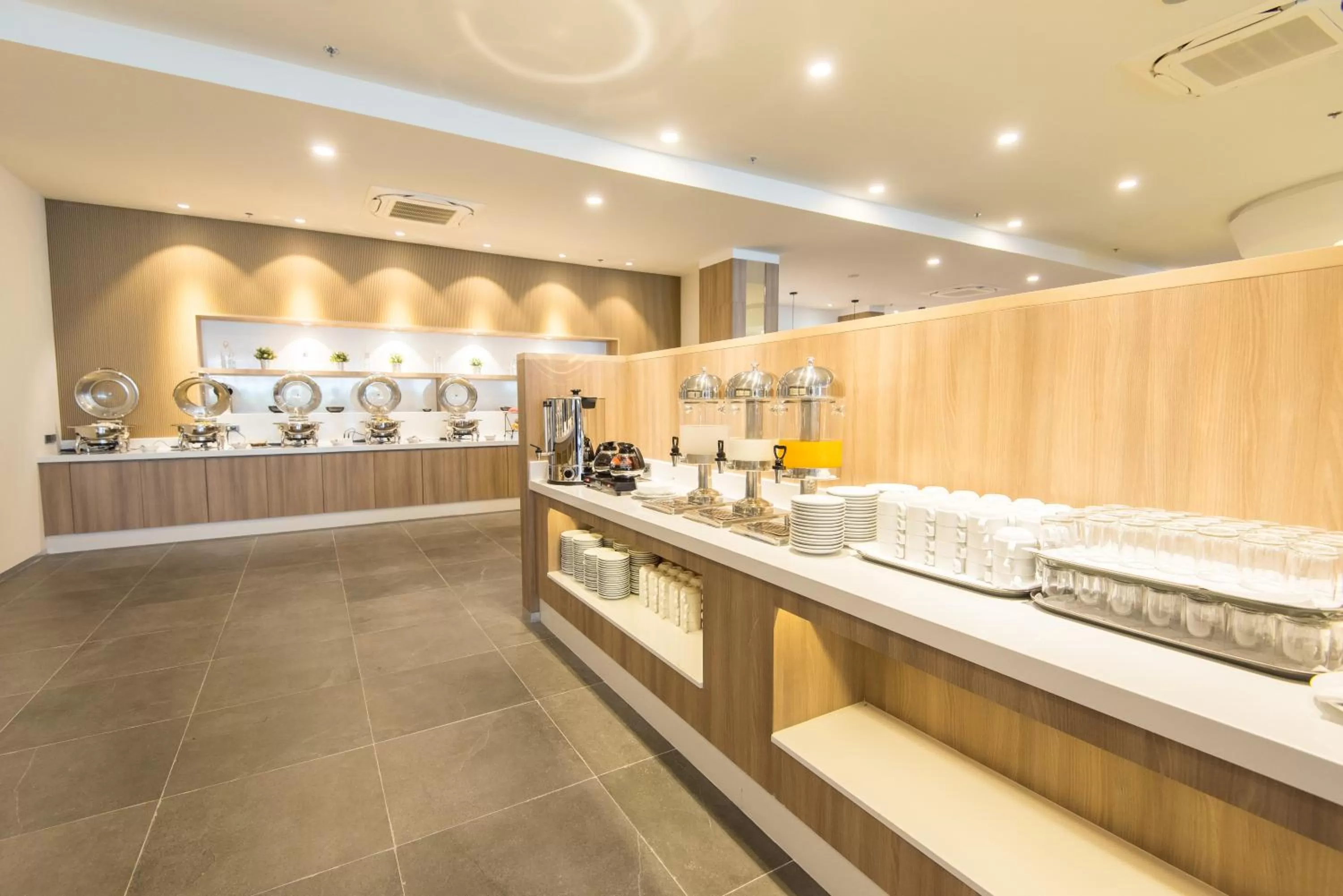 Food and drinks in Madison Bangkok Hotel