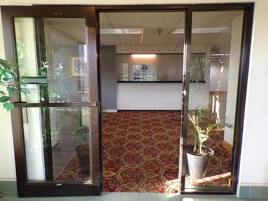 Facade/entrance in Morton Inn