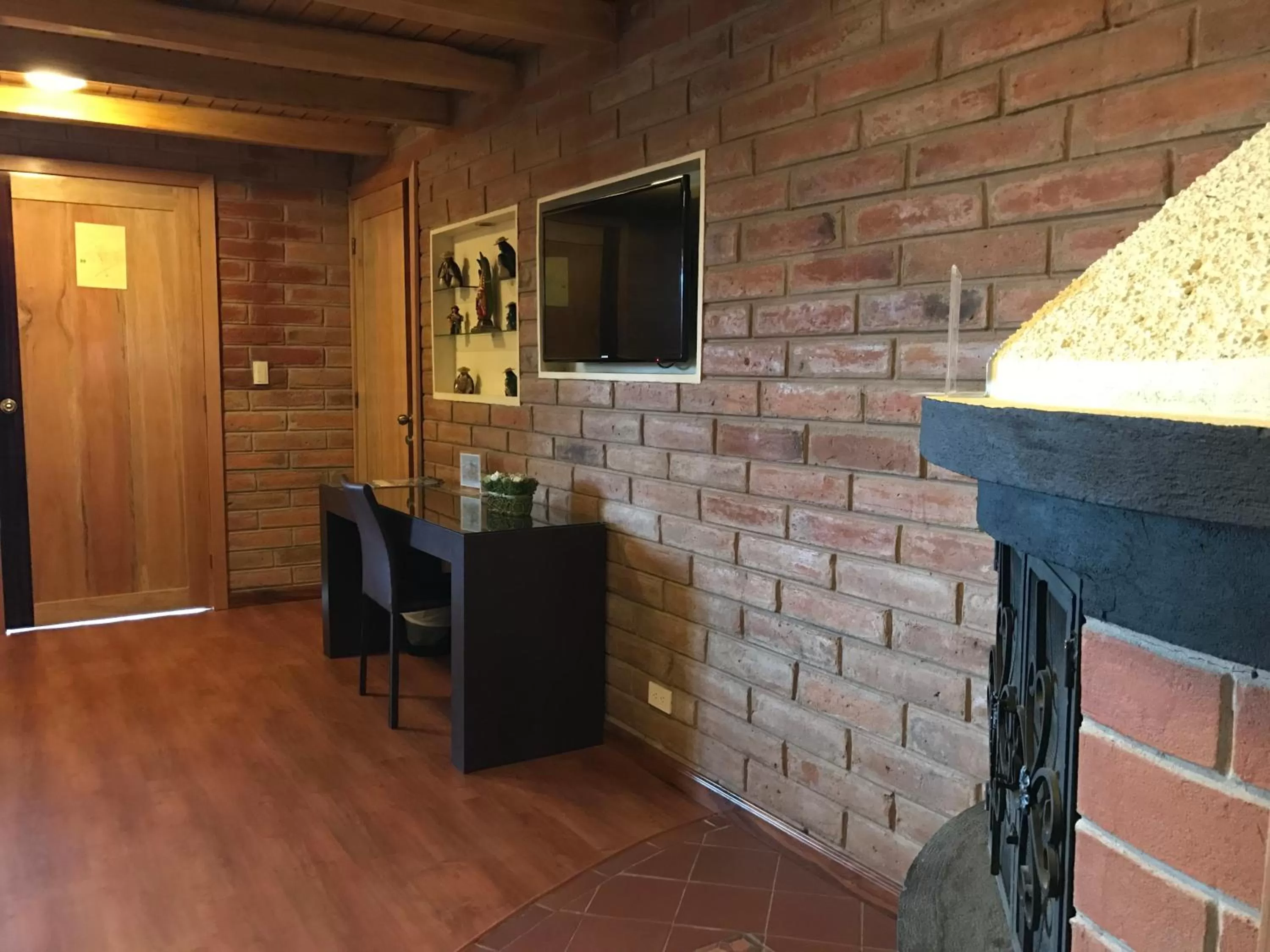 Communal lounge/ TV room in Puertolago Country Inn & Resort