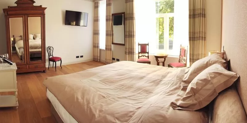 Photo of the whole room, Bed in Dendernachten