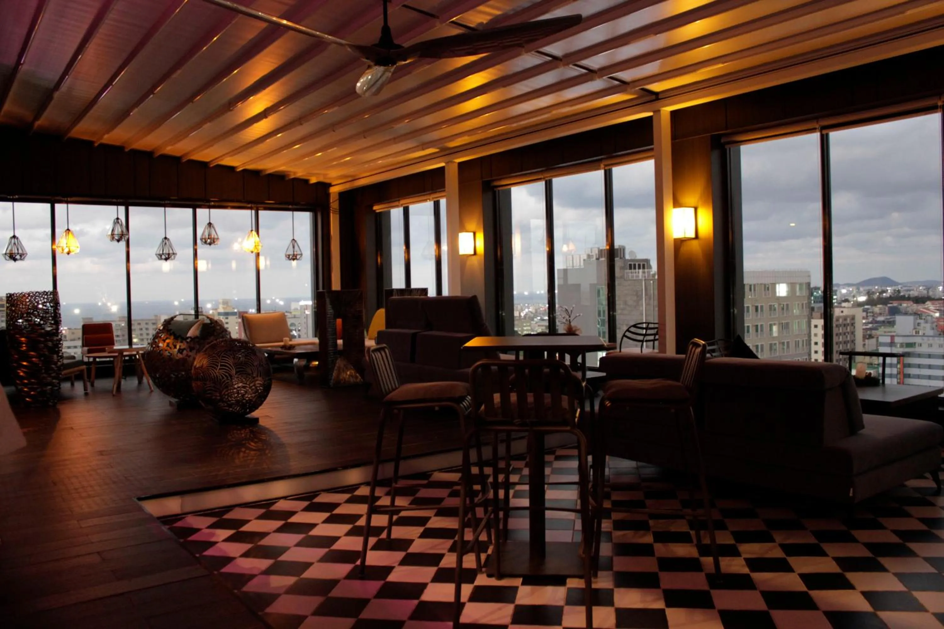 Nightclub / DJ in Hotel Alice and Trunk