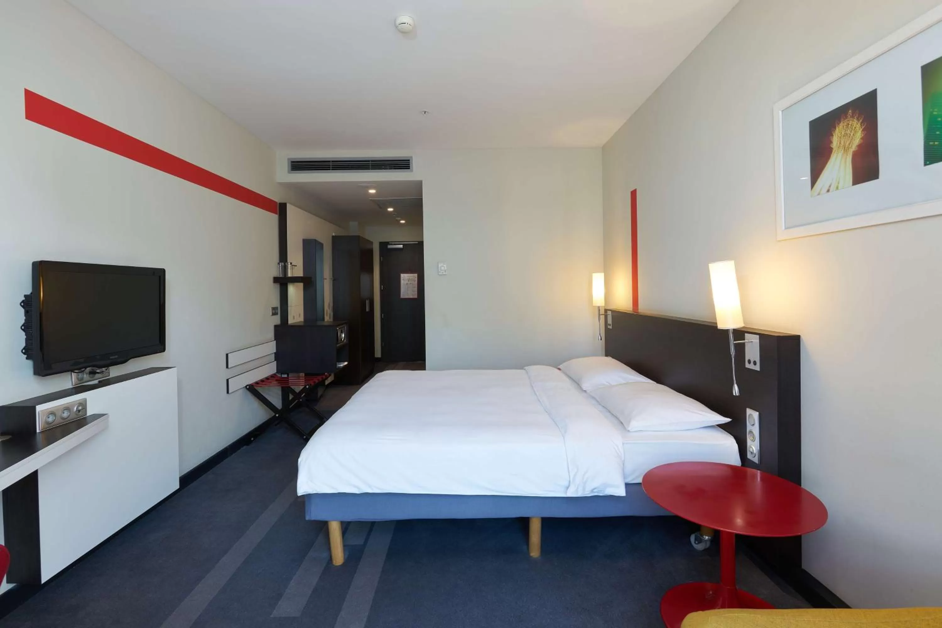 Shower, Bed in Park Inn by Radisson Hotel Astana