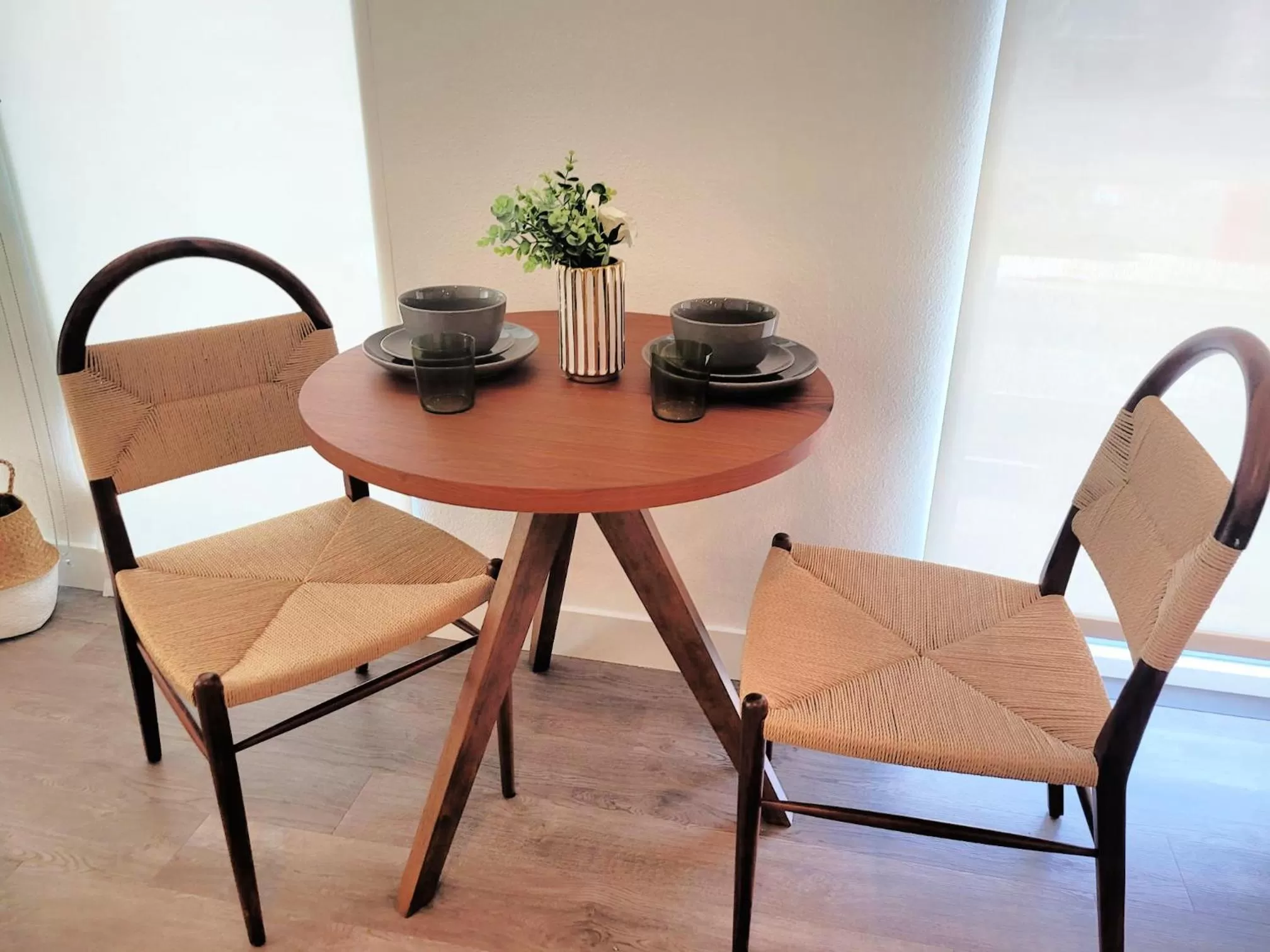 Living room, Dining Area in Gorgeous Hollywood Apts LA's Best Location and Amazing Roof Deck