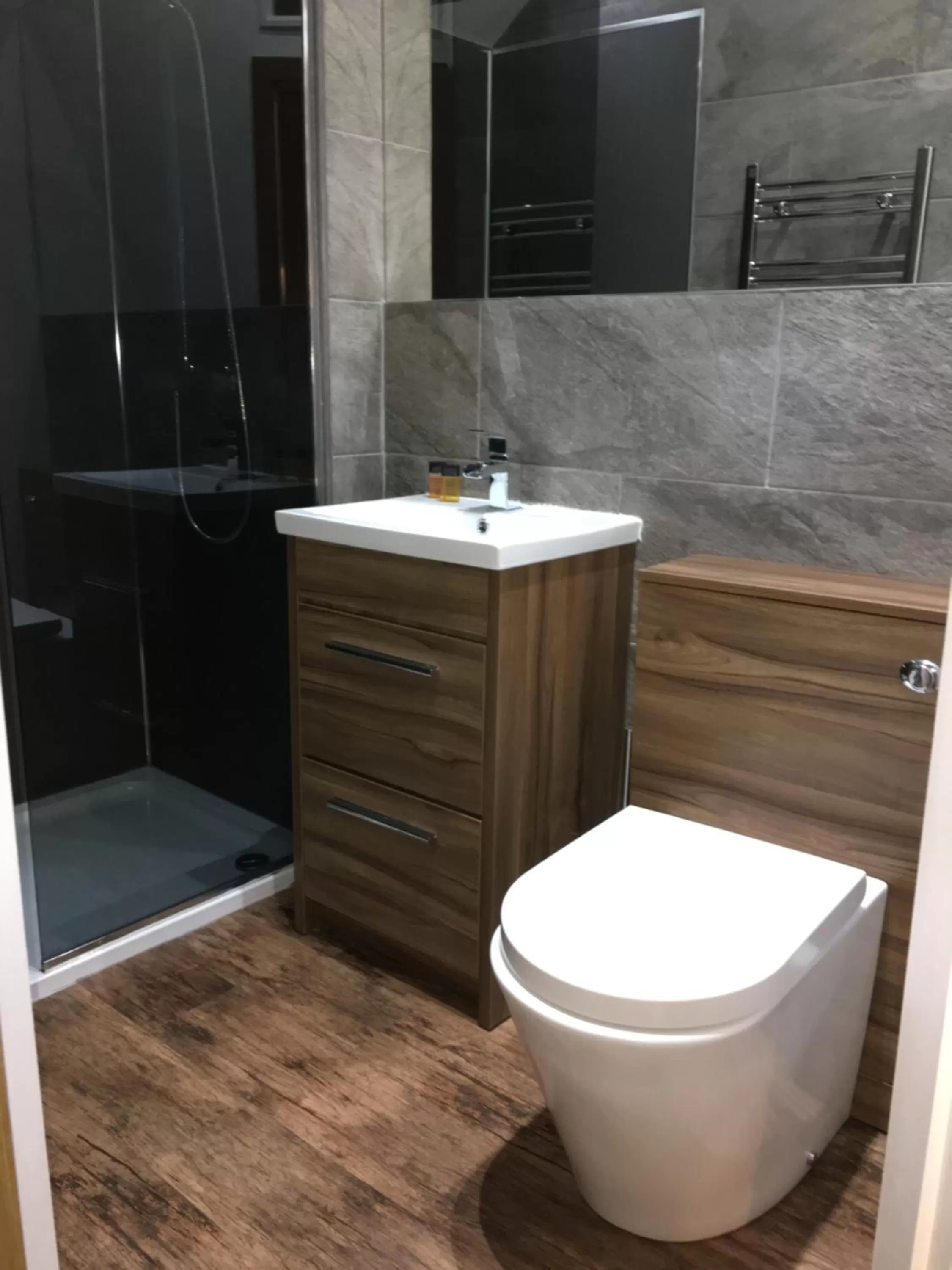 Shower in Stable Yard Rooms