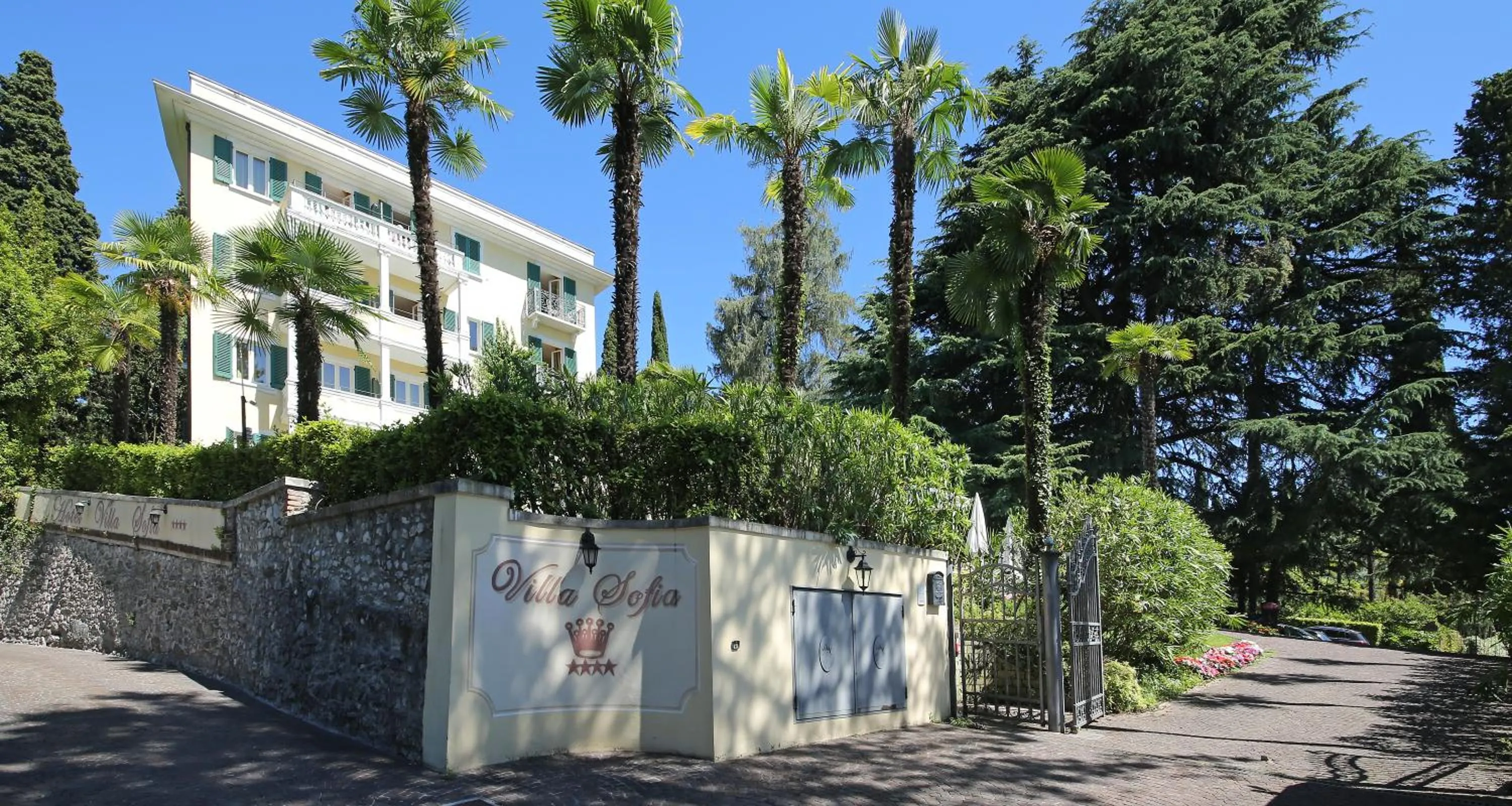 Facade/entrance in Villa Sofia Hotel