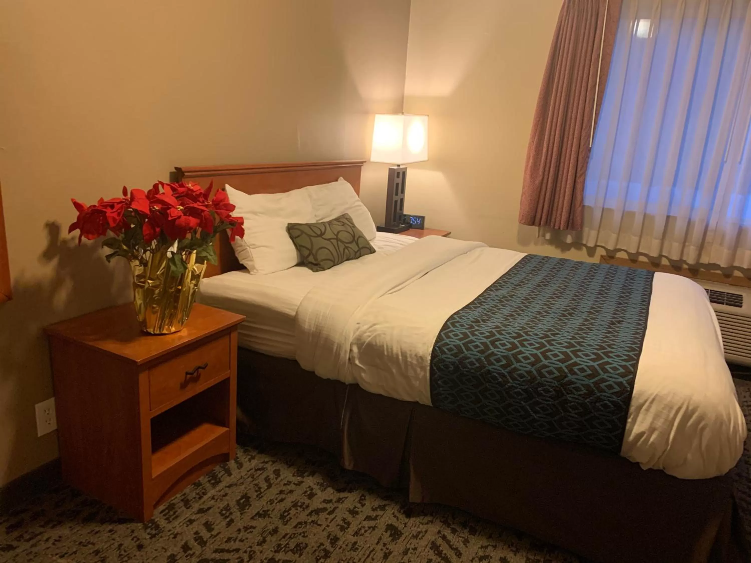 Bed in Sunset Inn - John Day