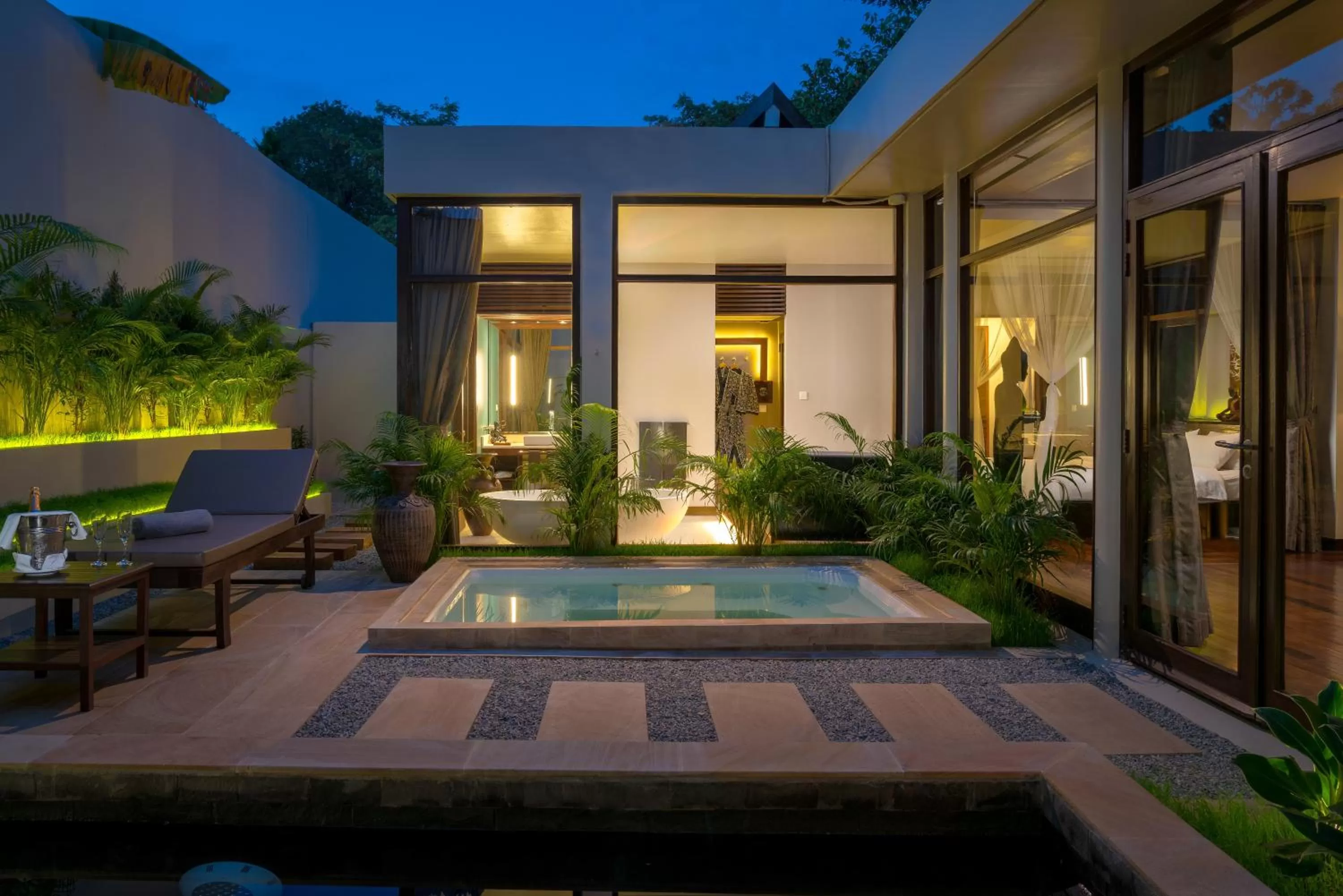 Garden in Heritage Suites Hotel