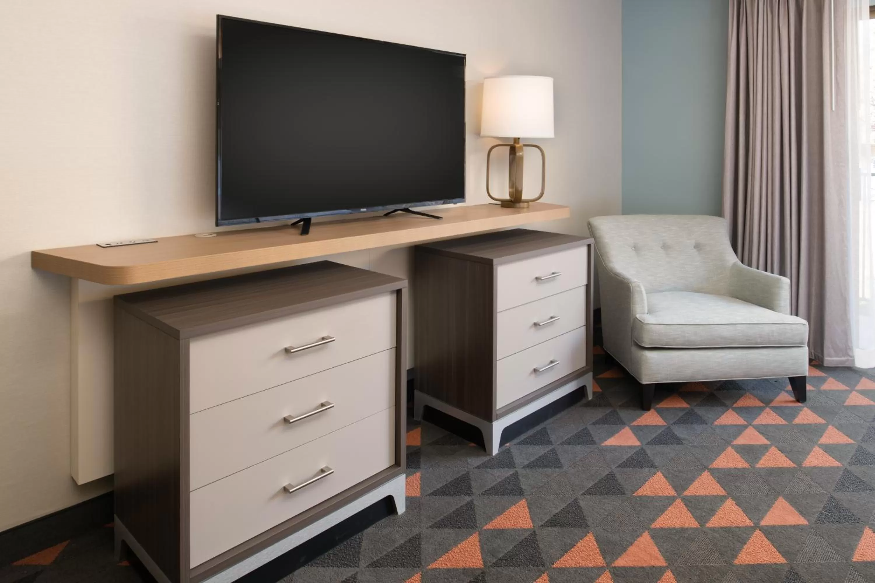 TV and multimedia in Holiday Inn Portland - Columbia Riverfront by IHG