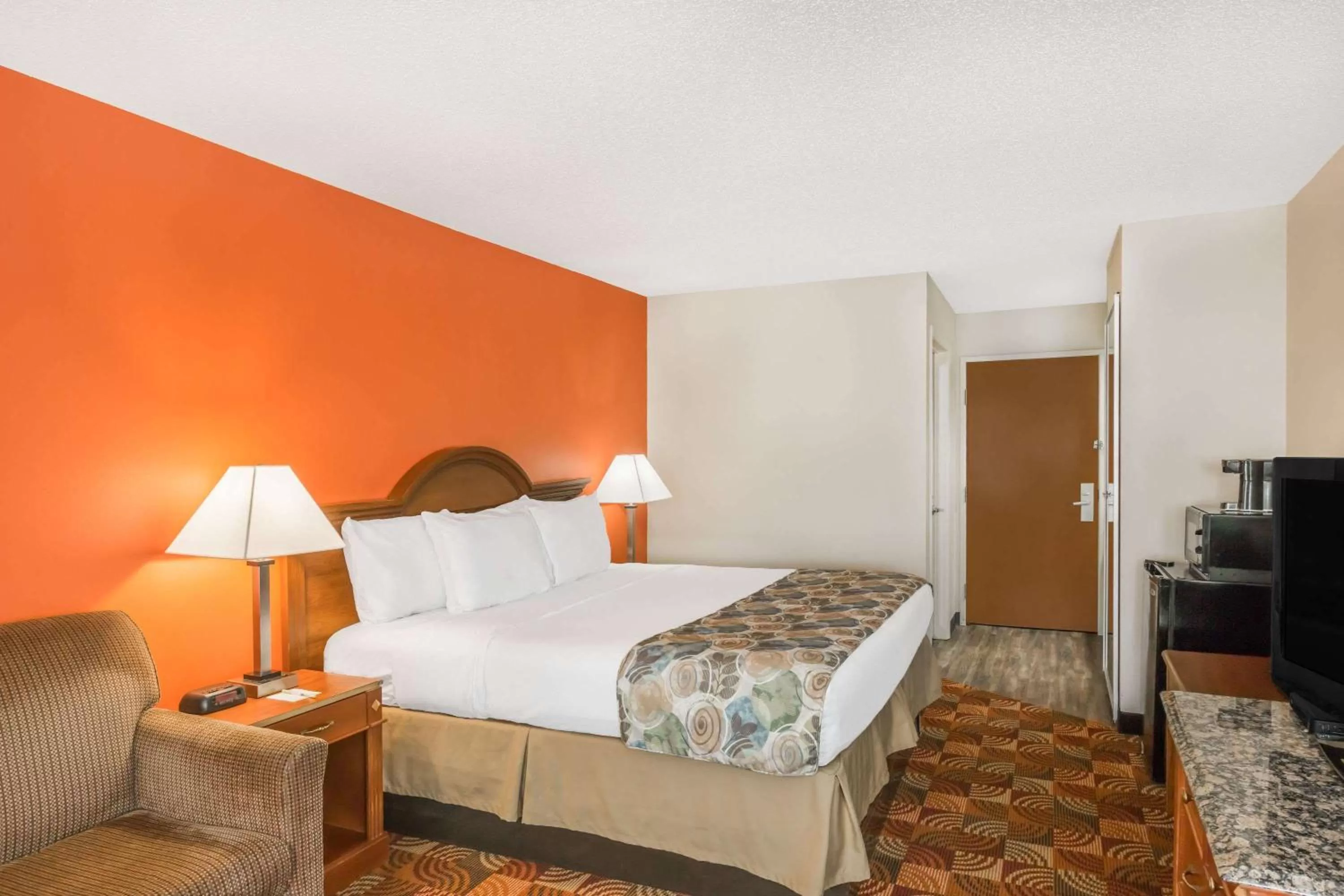 Photo of the whole room, Bed in Days Inn by Wyndham Shallotte