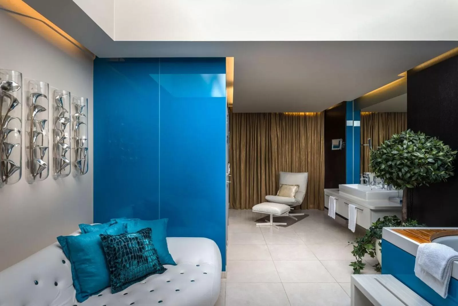 Bathroom in Home Hotel Folketeateret