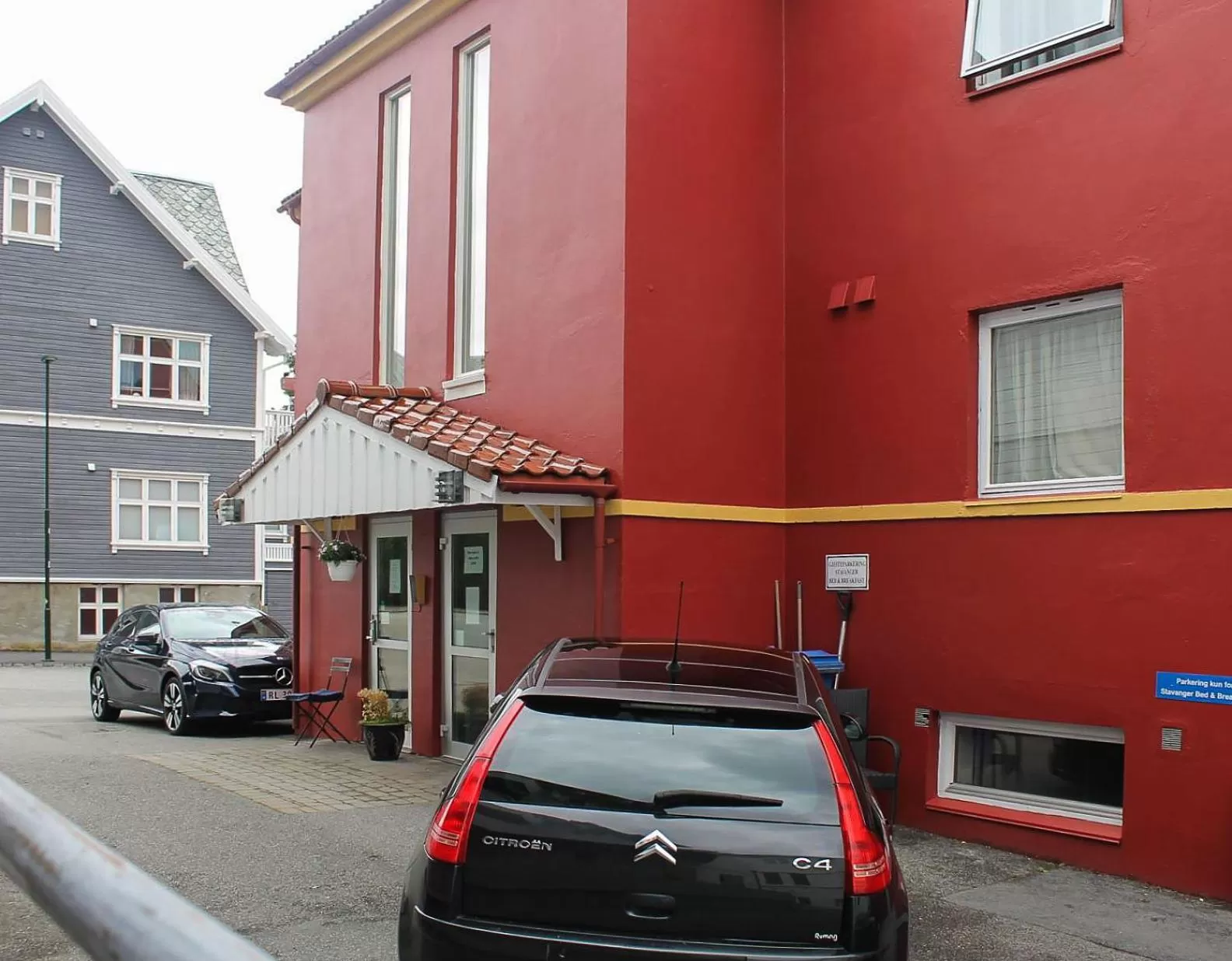 Facade/entrance, Property Building in Stavanger Bed & Breakfast