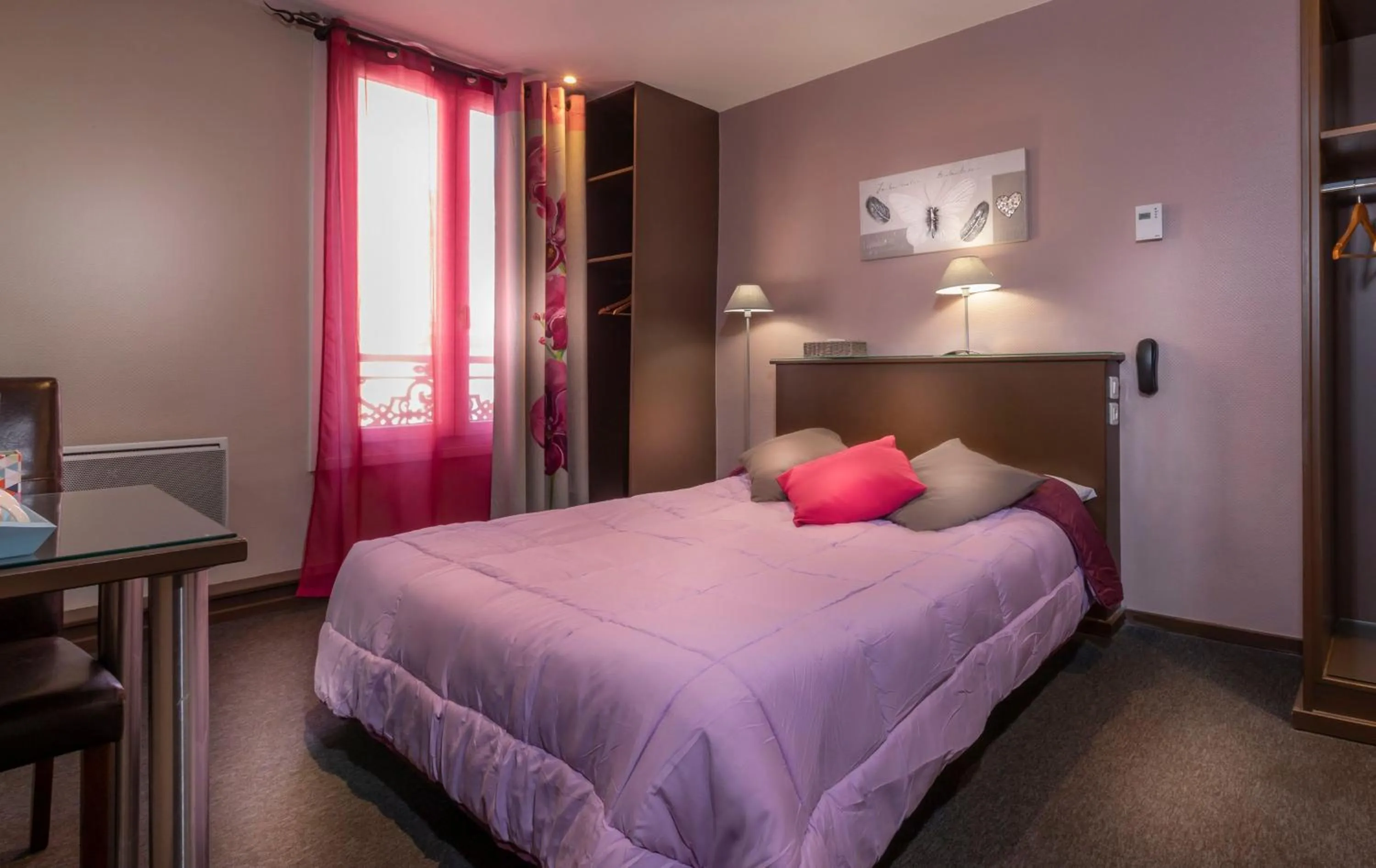 Bed in Hôtel Montsouris Orléans