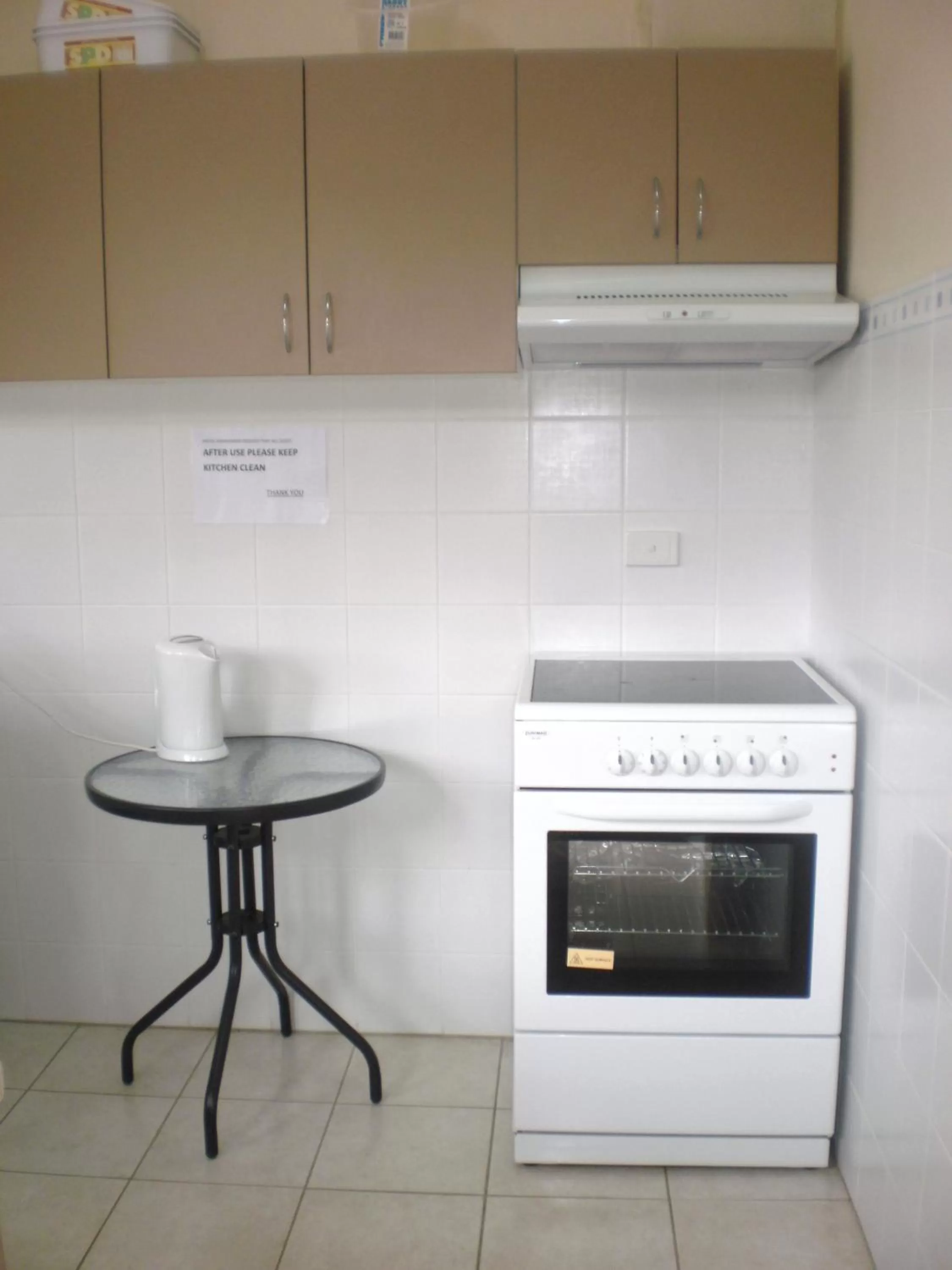 Kitchen or kitchenette in Molika Springs Motel