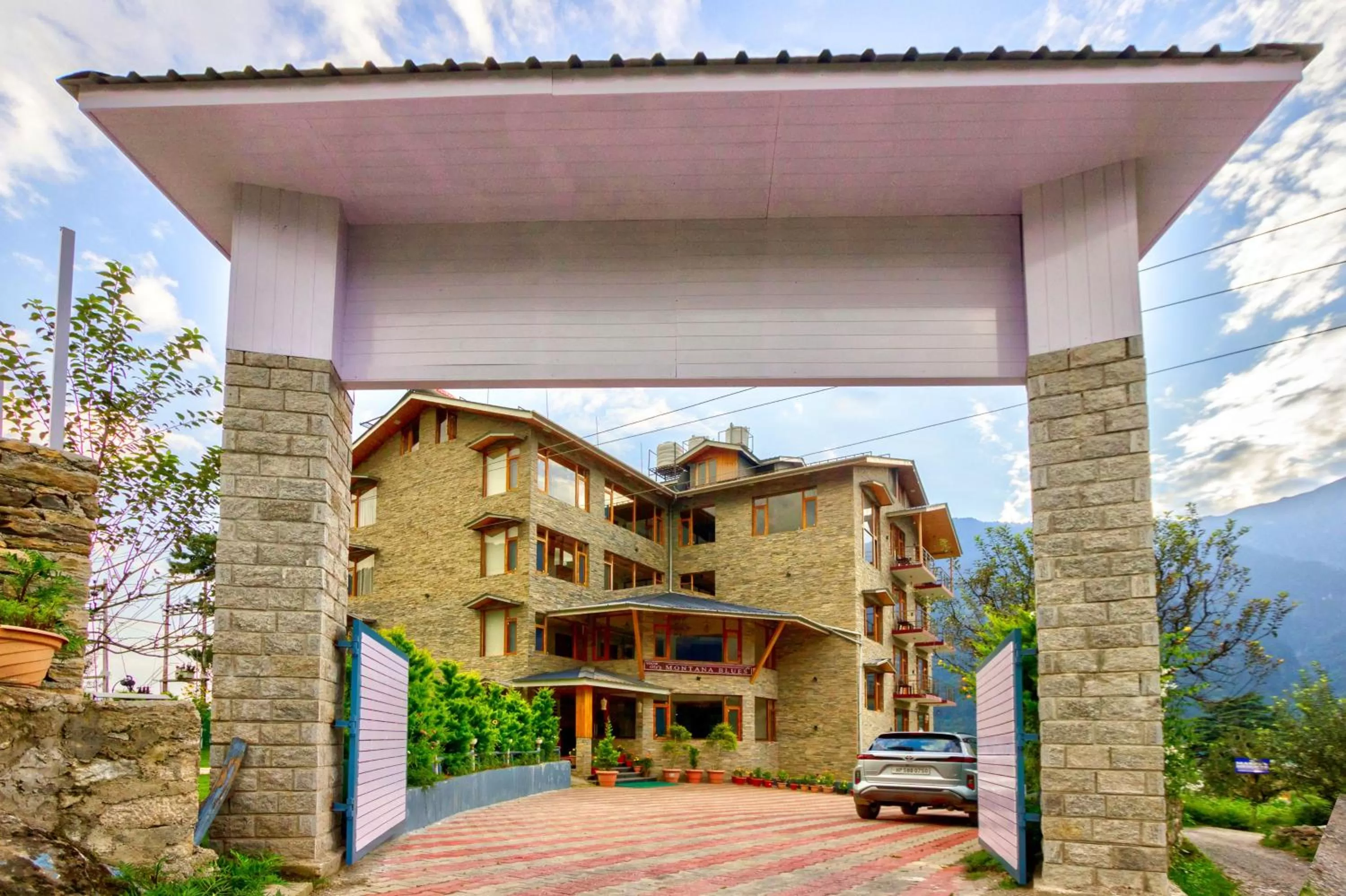 Property building in Snow City's Montana Blues Resort Manali - Heated & Air-Cooled Stay
