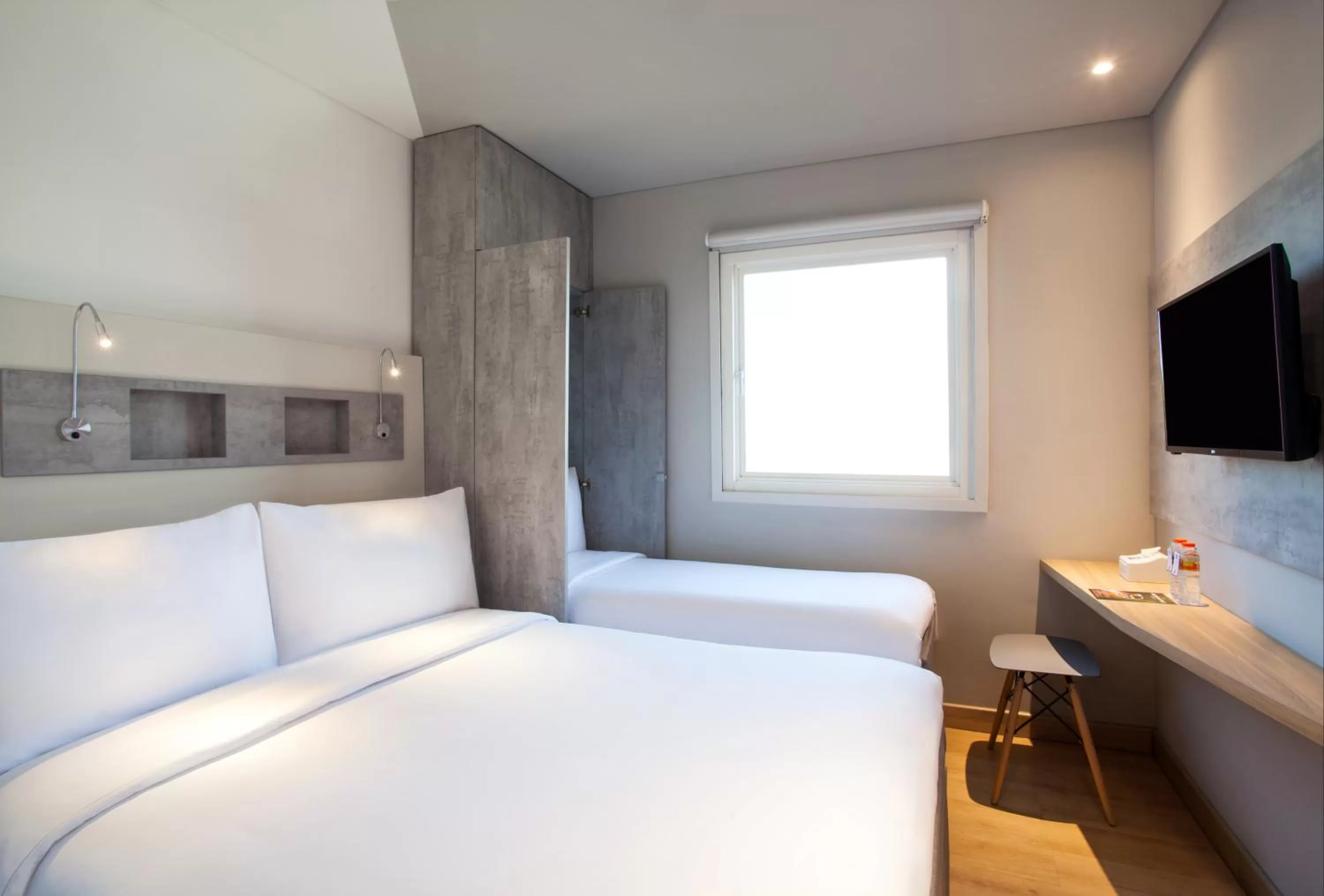 Bed in ibis budget Surabaya Diponegoro