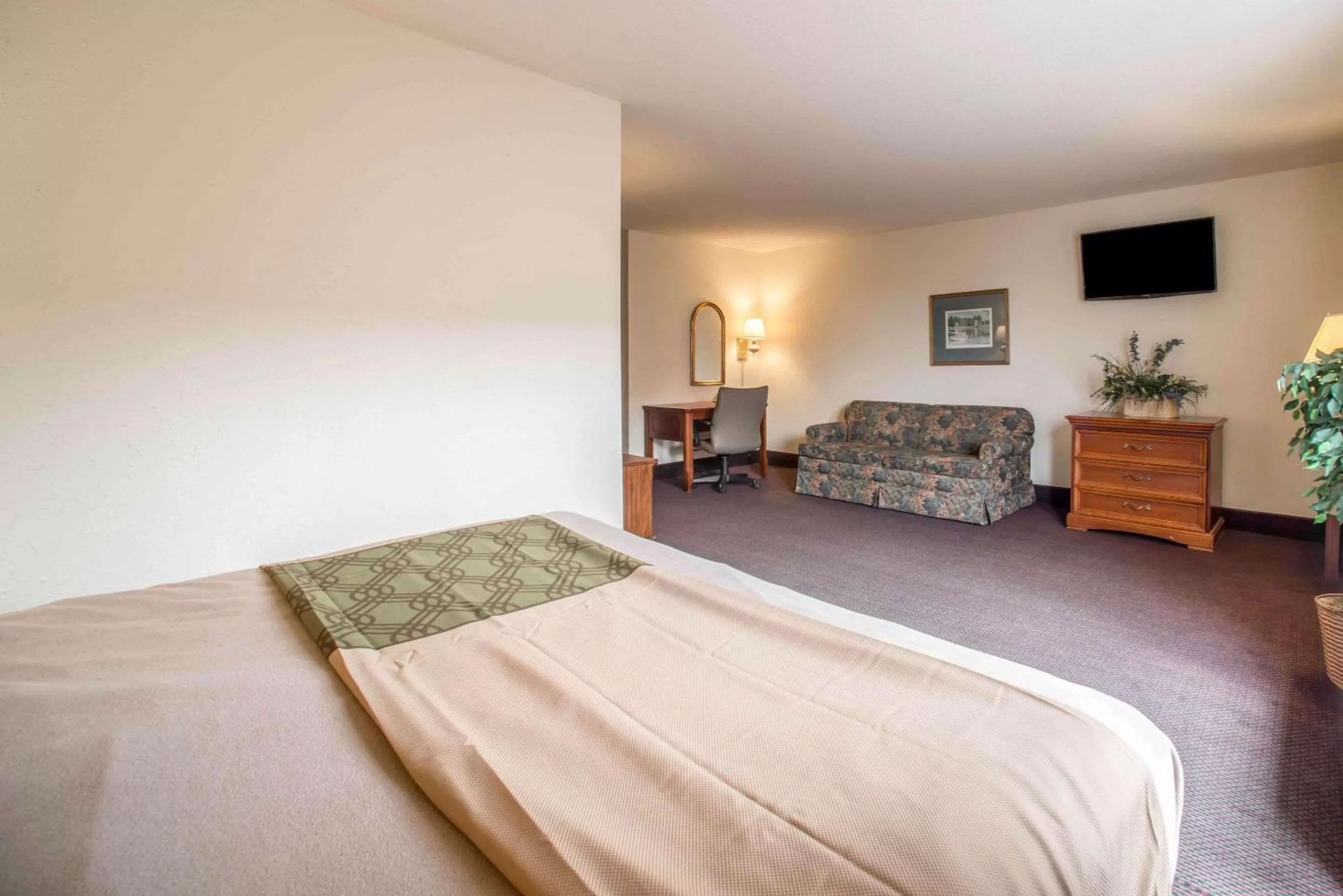 Photo of the whole room in Econo Lodge Marion