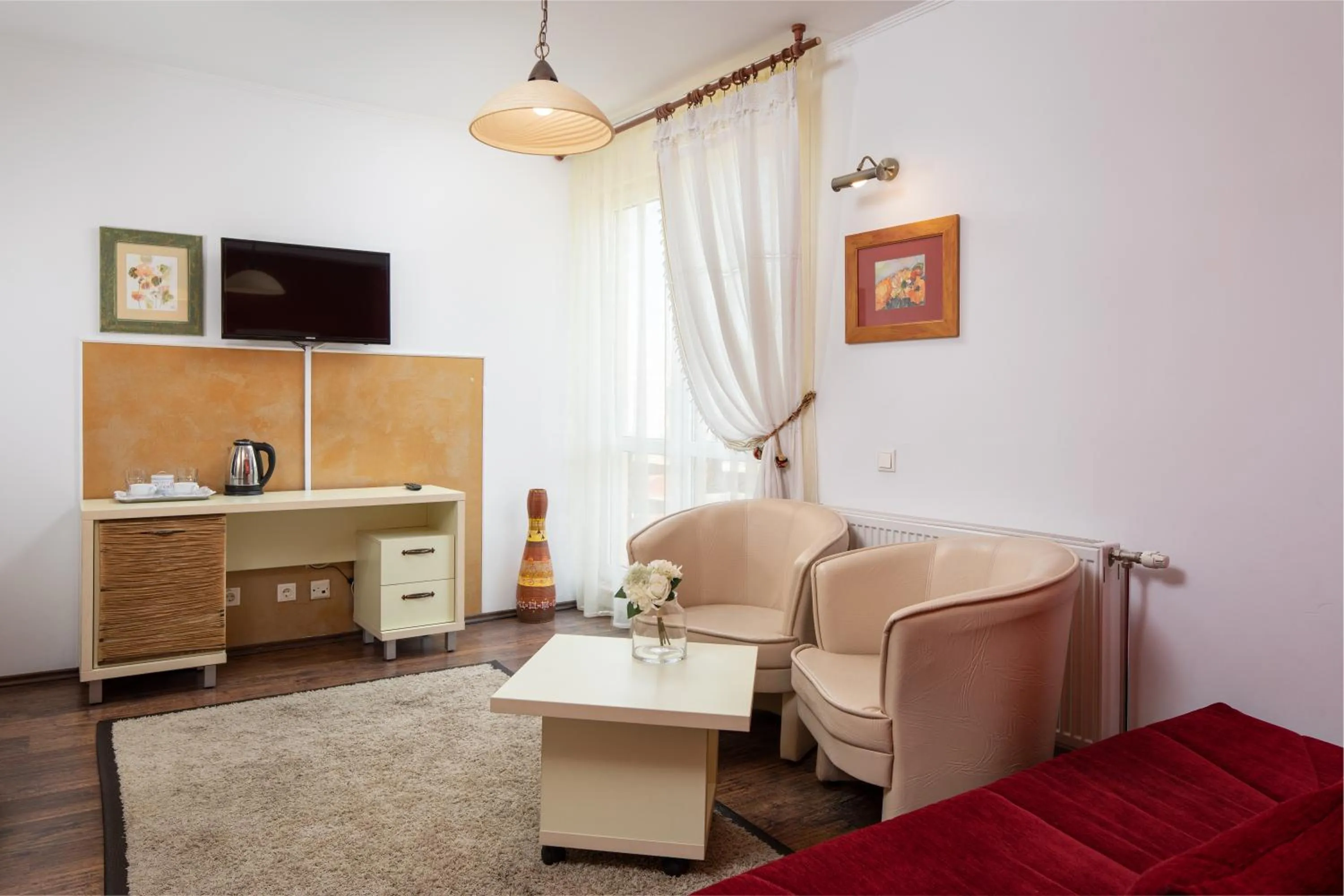 Communal lounge/ TV room in Grand Hotel