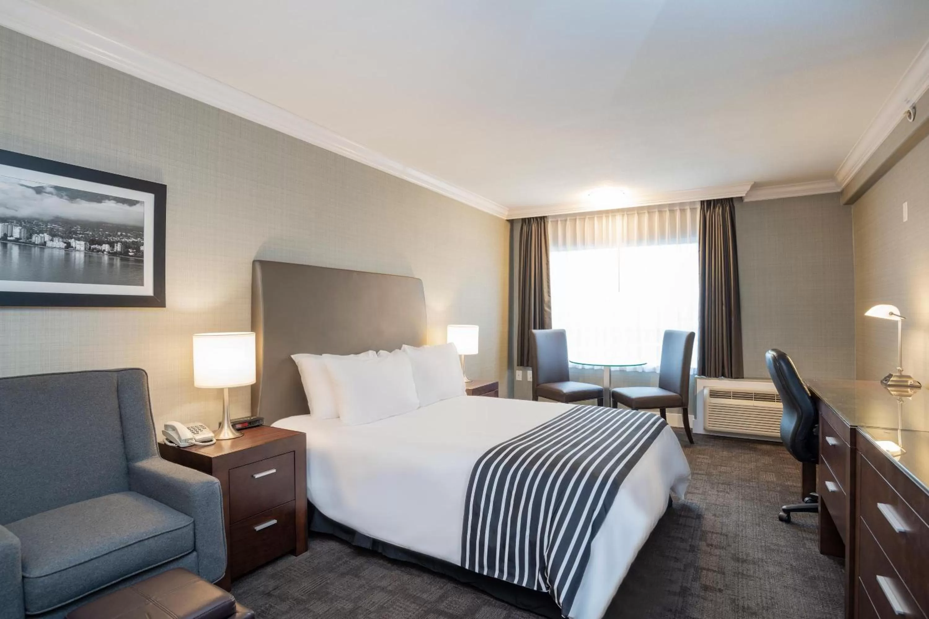 Photo of the whole room, Bed in Sandman Hotel Vancouver Airport