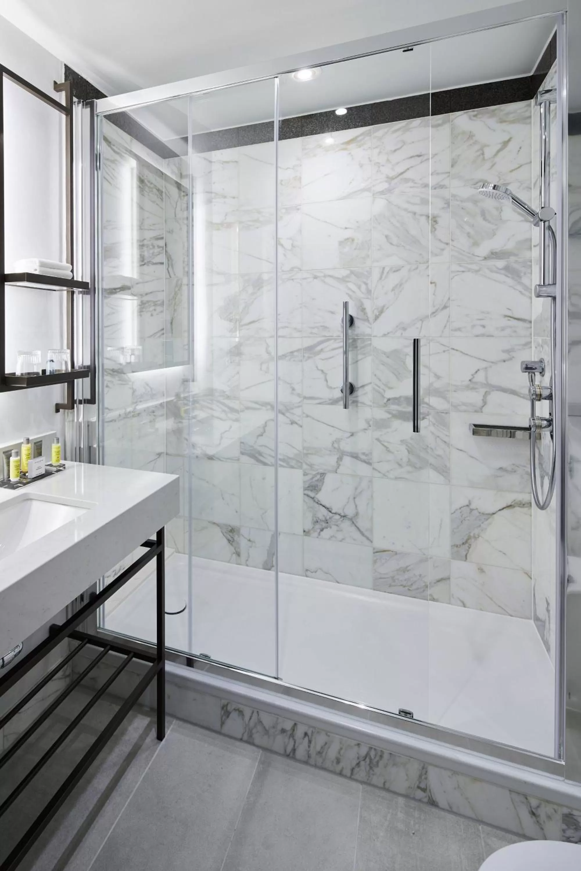 Bathroom in London Marriott Hotel Grosvenor Square