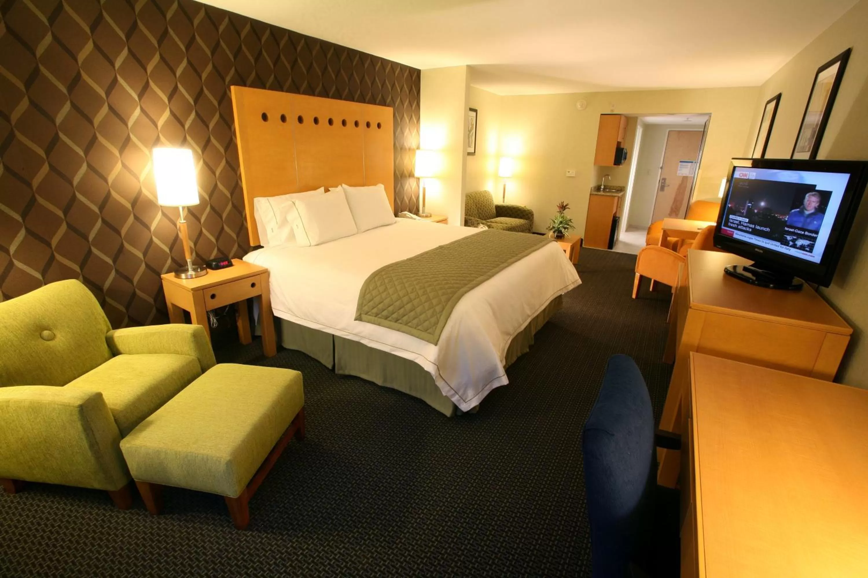 Photo of the whole room, Bed in Holiday Inn Express & Suites Monterrey Aeropuerto by IHG